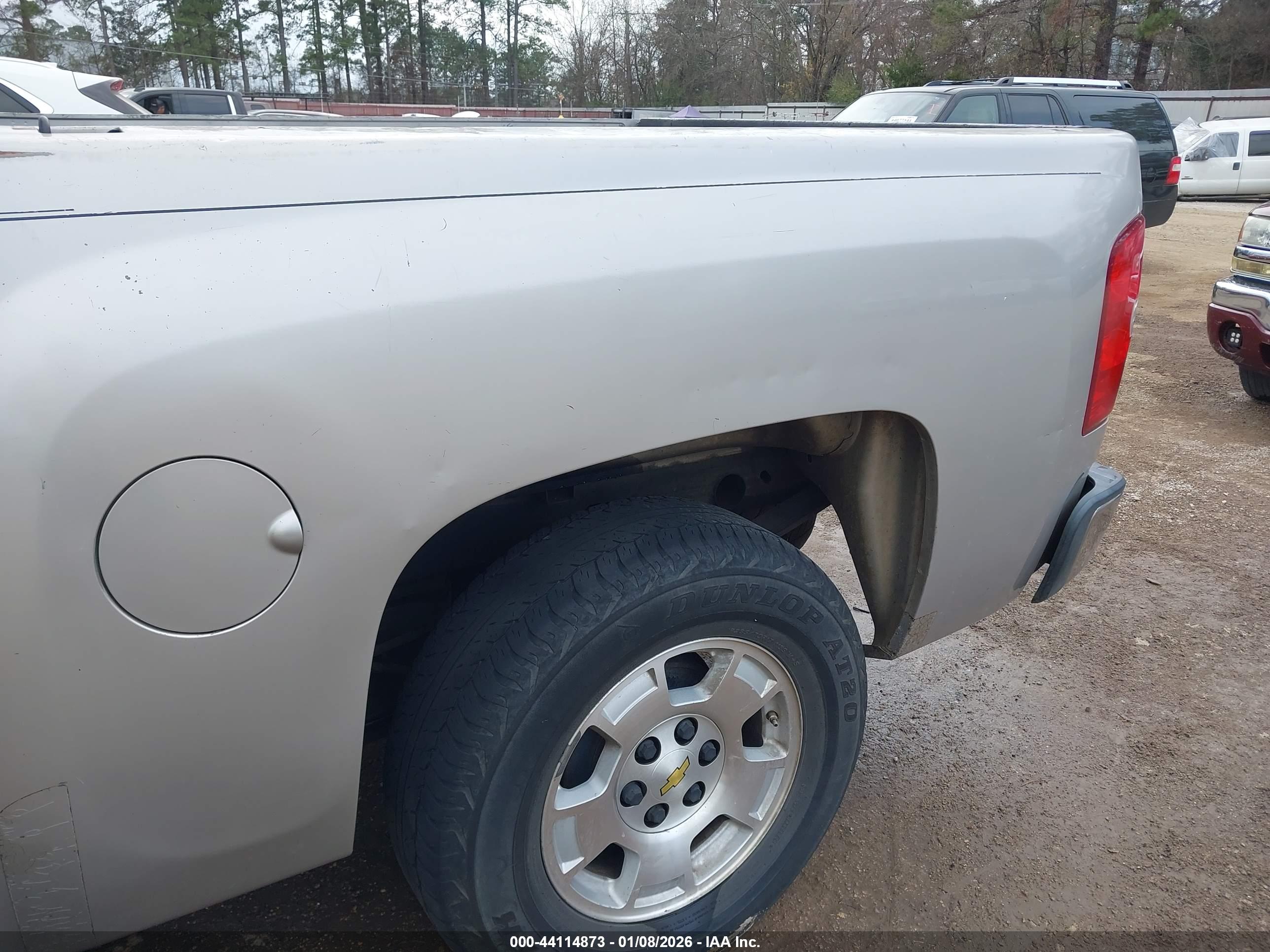 CHEVROLET SILVERADO image 6