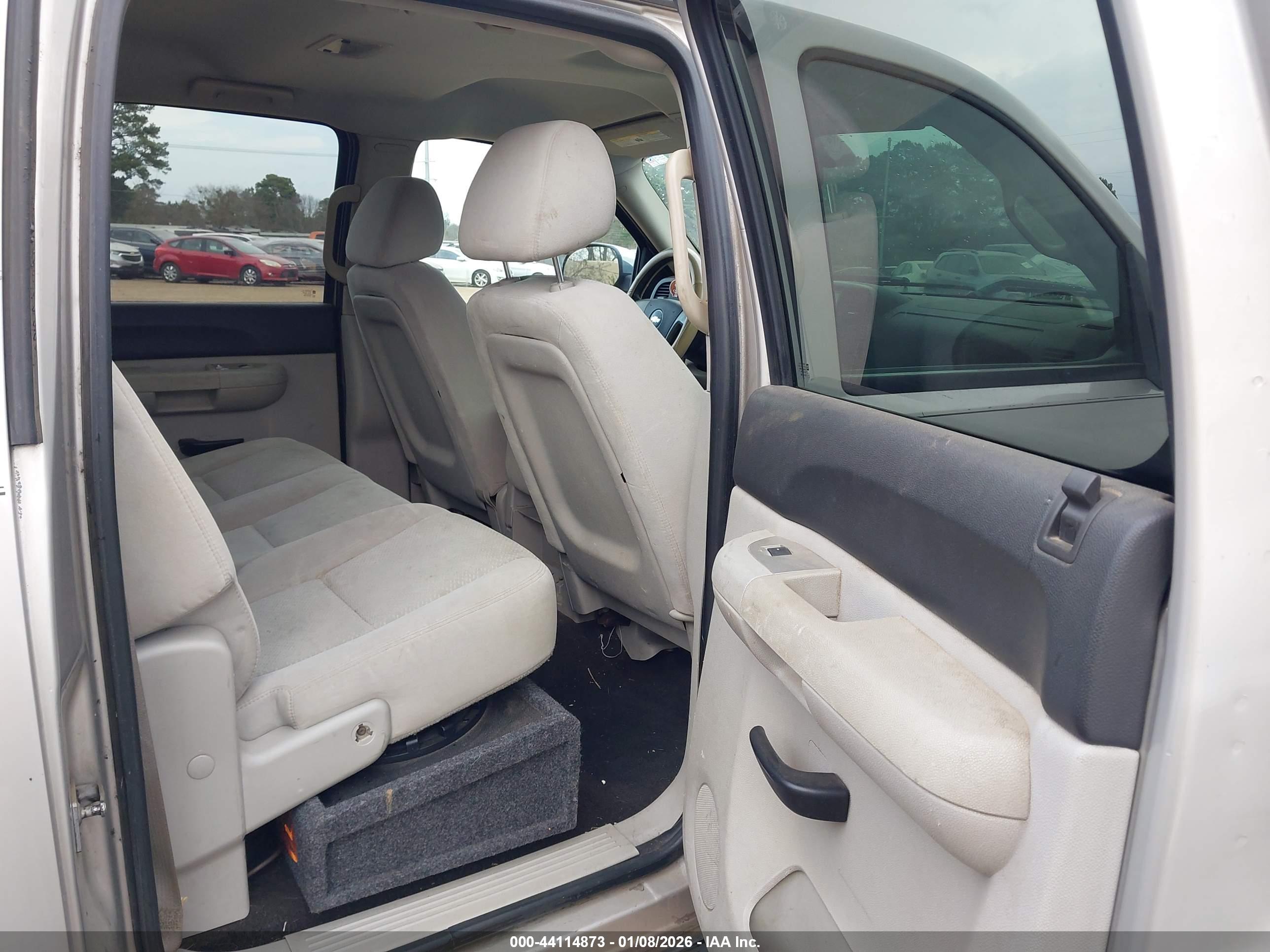 CHEVROLET SILVERADO image 8