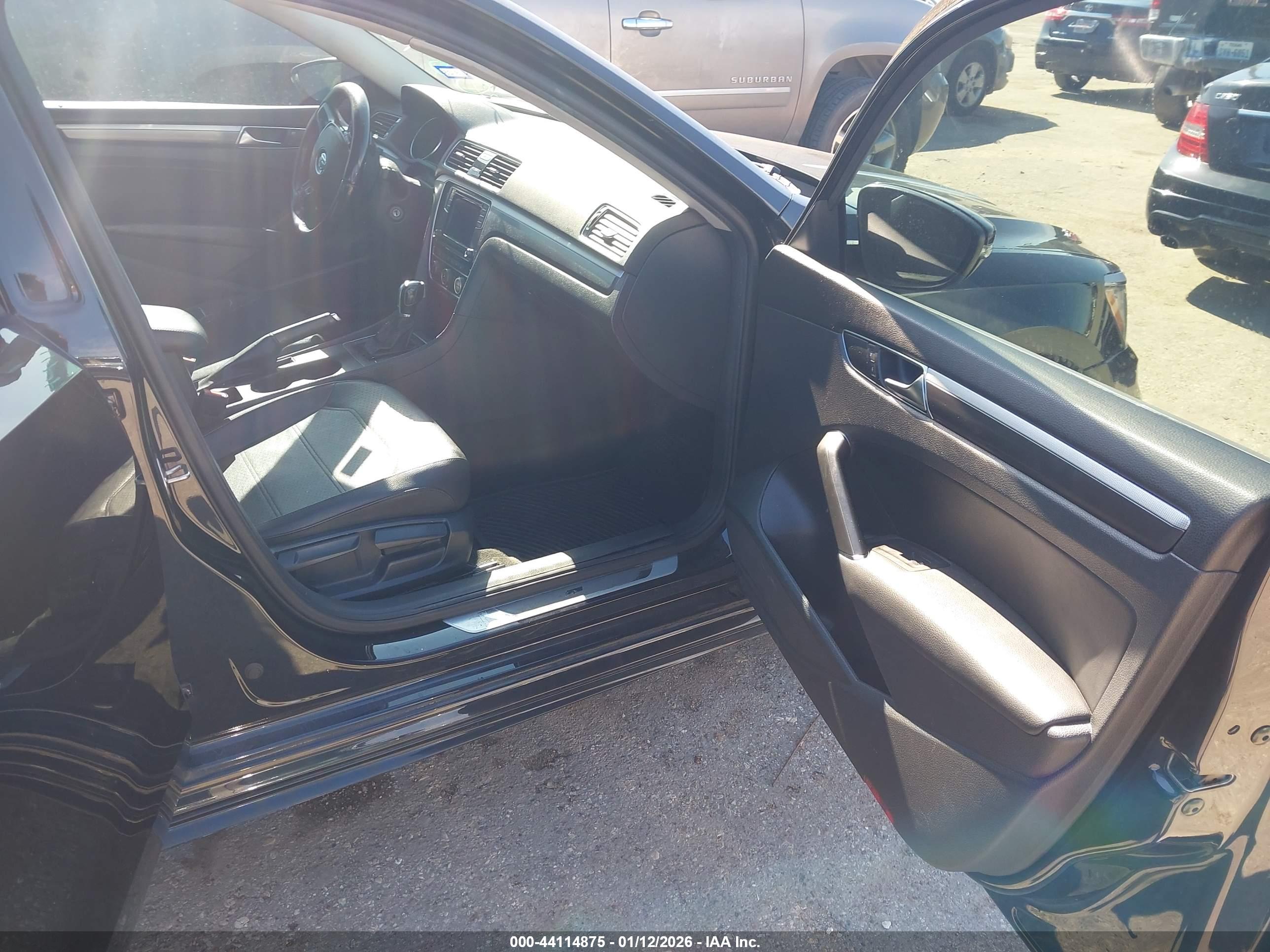 VOLKSWAGEN PASSAT image 5