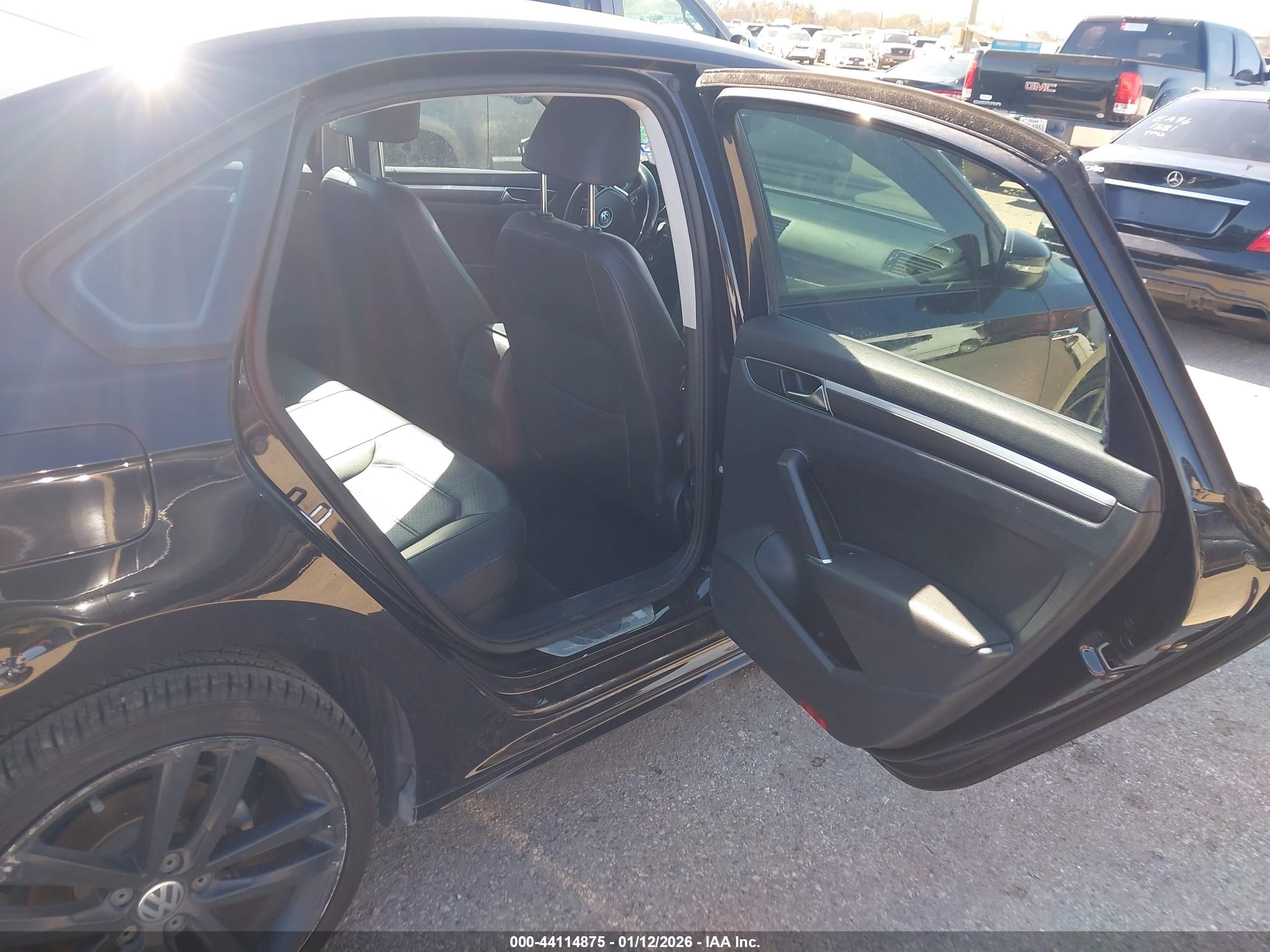 VOLKSWAGEN PASSAT image 8