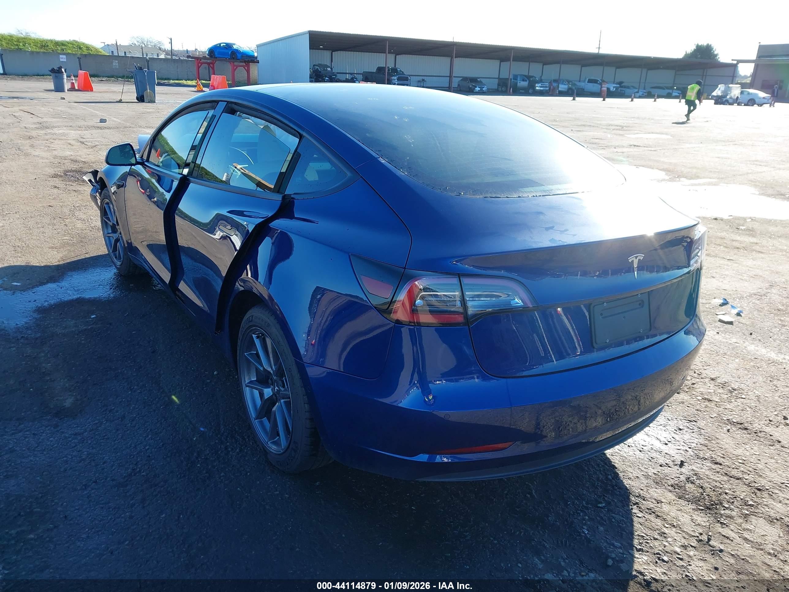 TESLA MODEL image 3