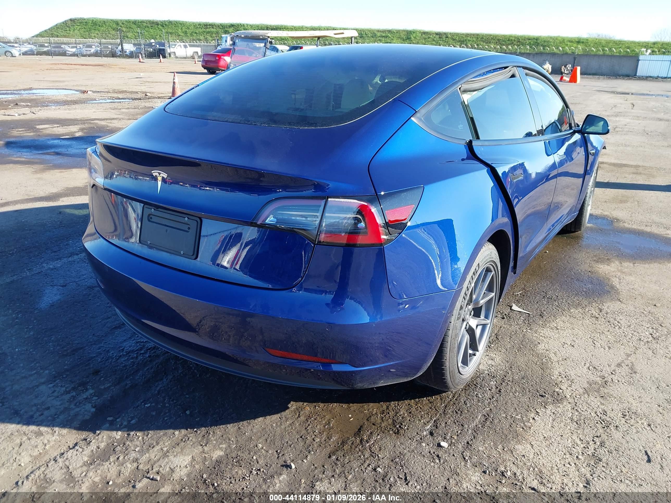 TESLA MODEL image 4