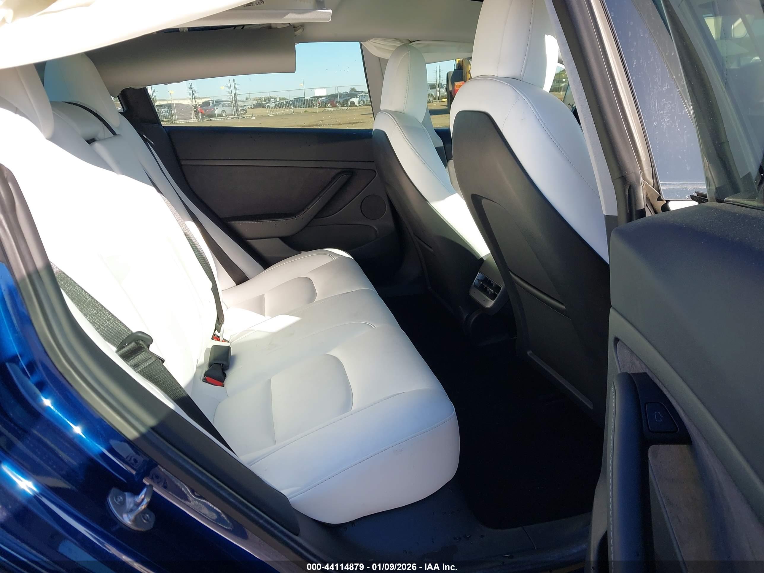 TESLA MODEL image 8