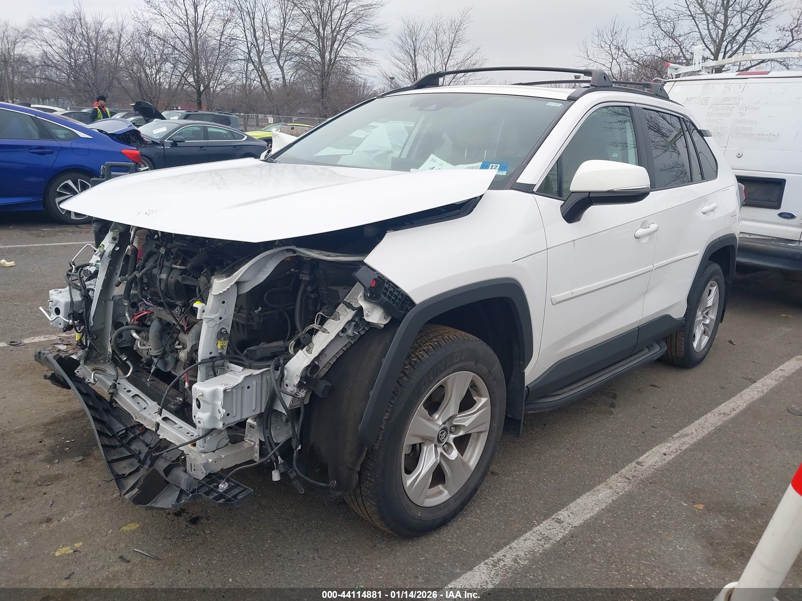 TOYOTA RAV4 image 2