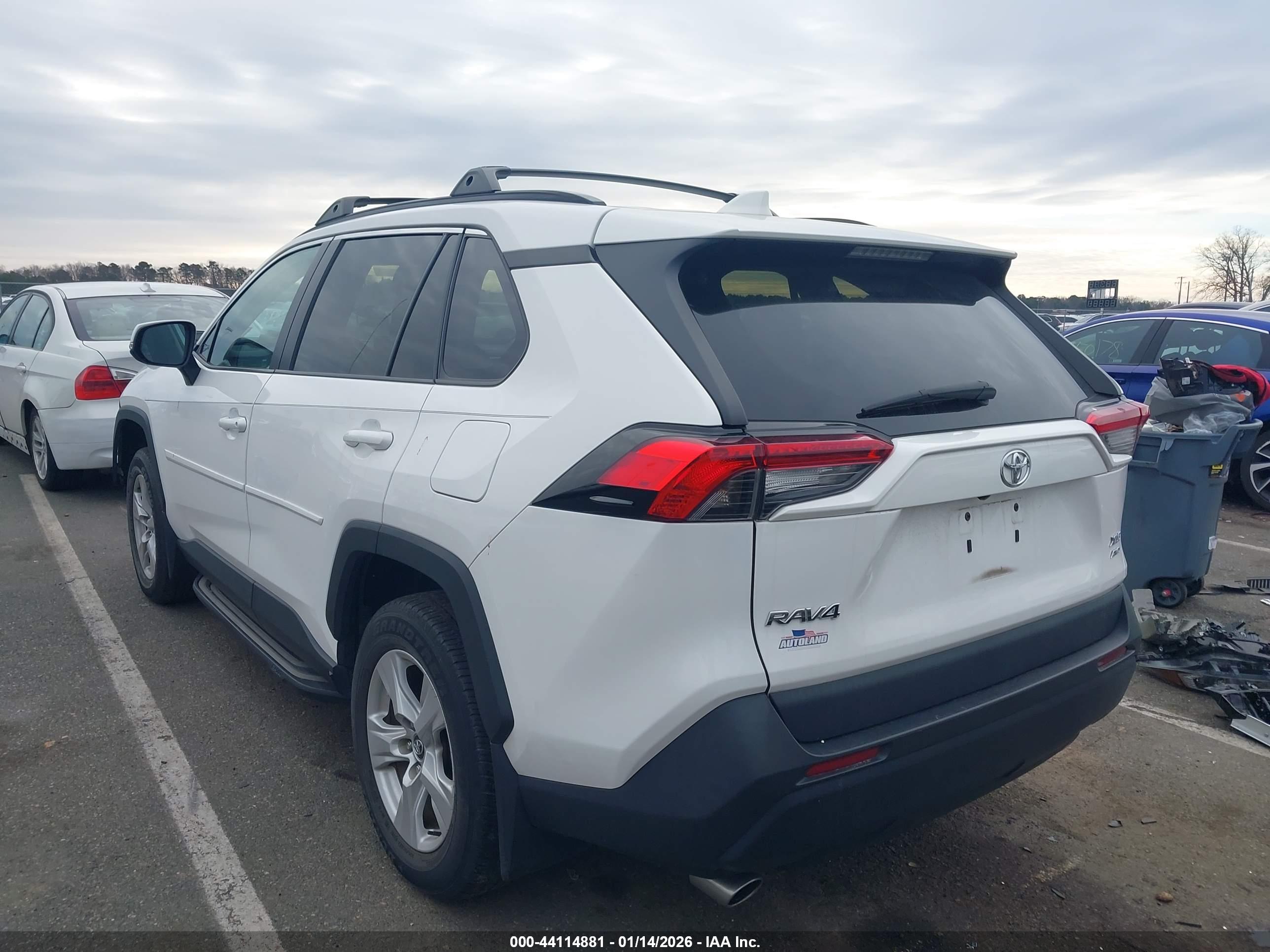 TOYOTA RAV4 image 3