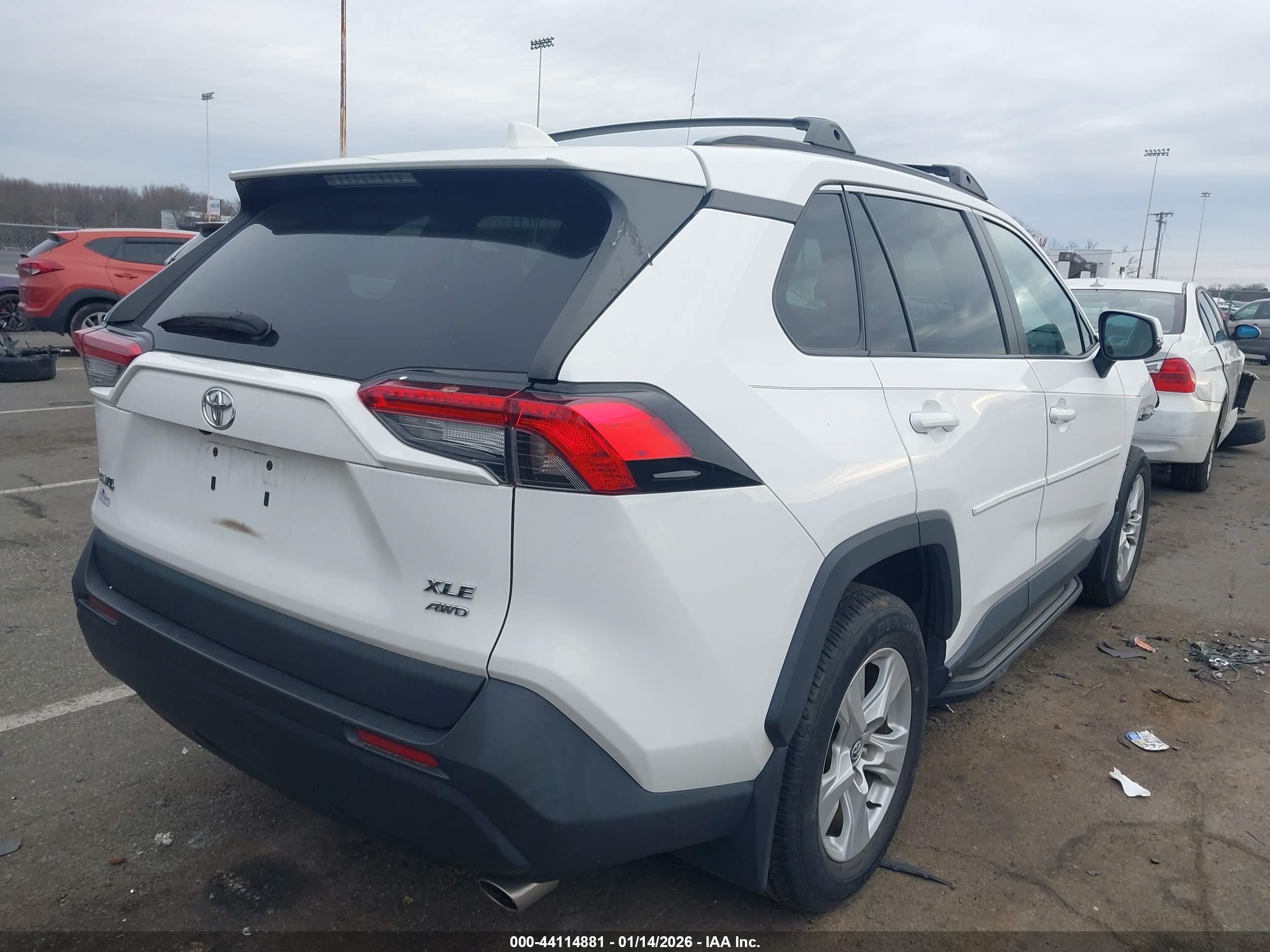 TOYOTA RAV4 image 4