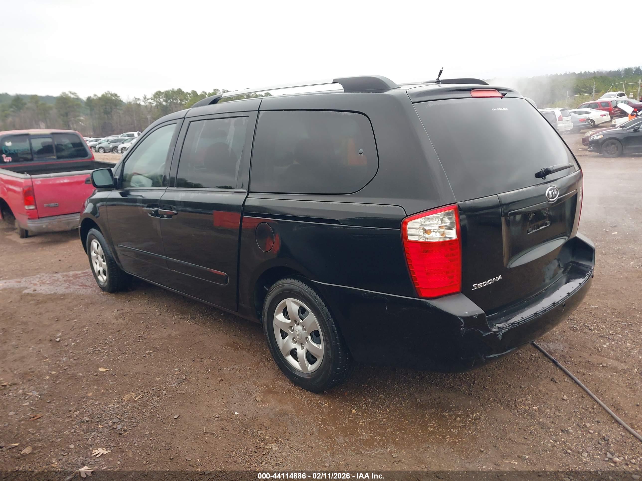 KIA SEDONA image 3