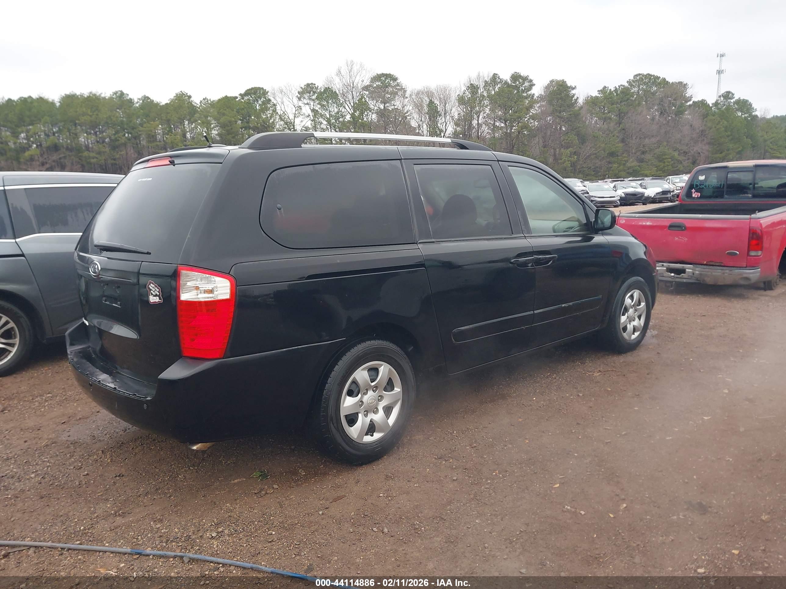 KIA SEDONA image 4