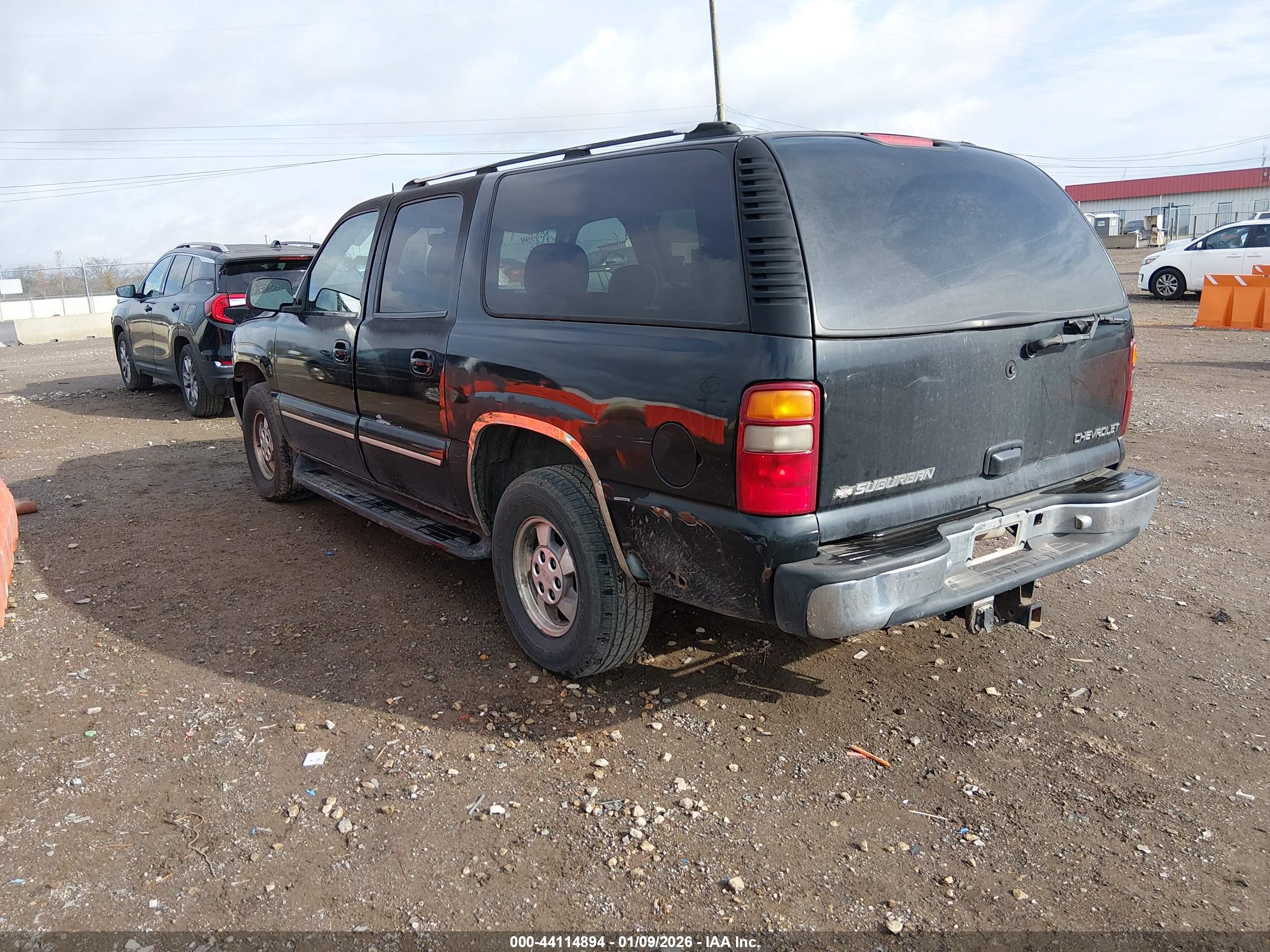CHEVROLET SUBURBAN image 3