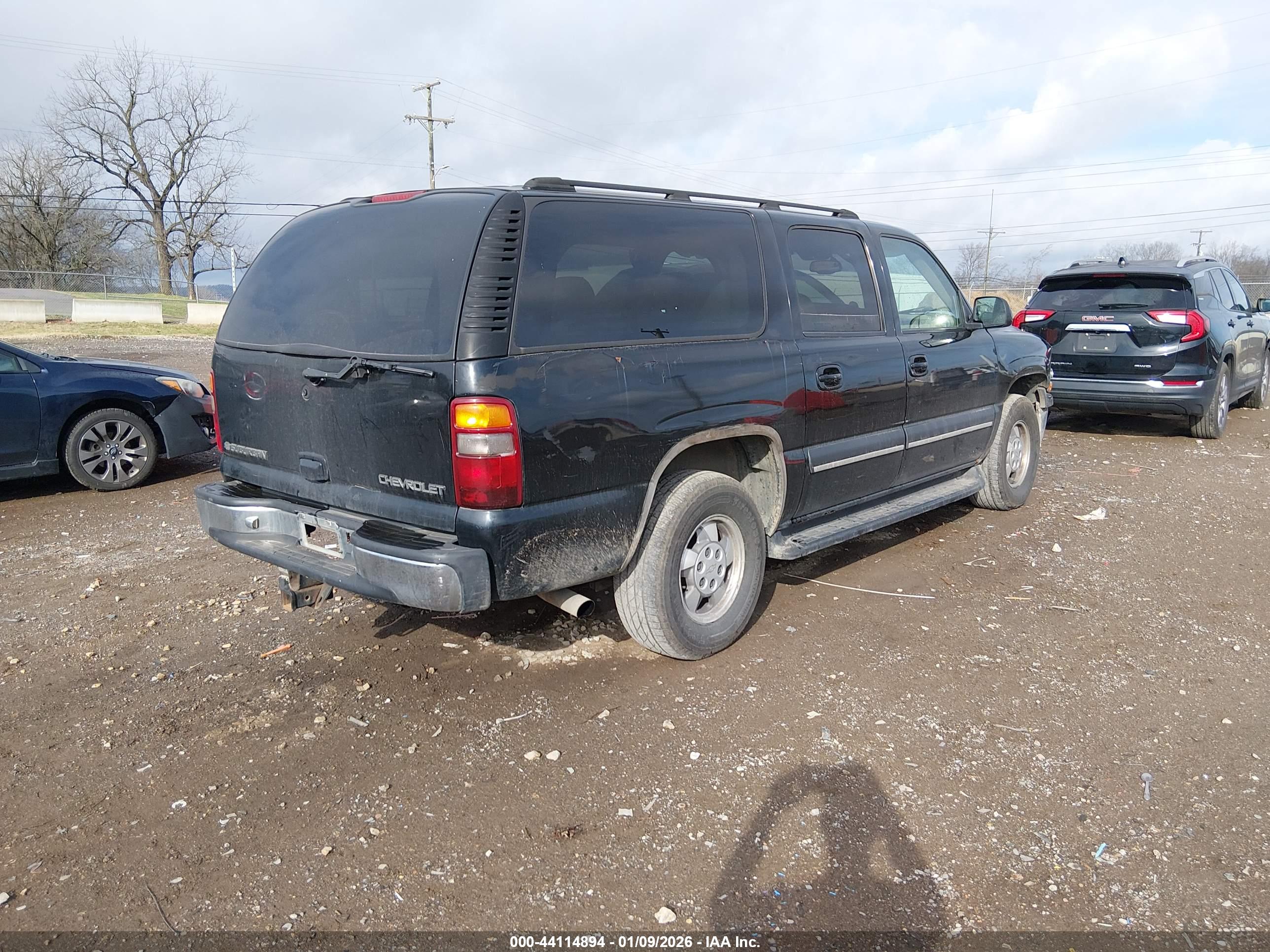 CHEVROLET SUBURBAN image 4