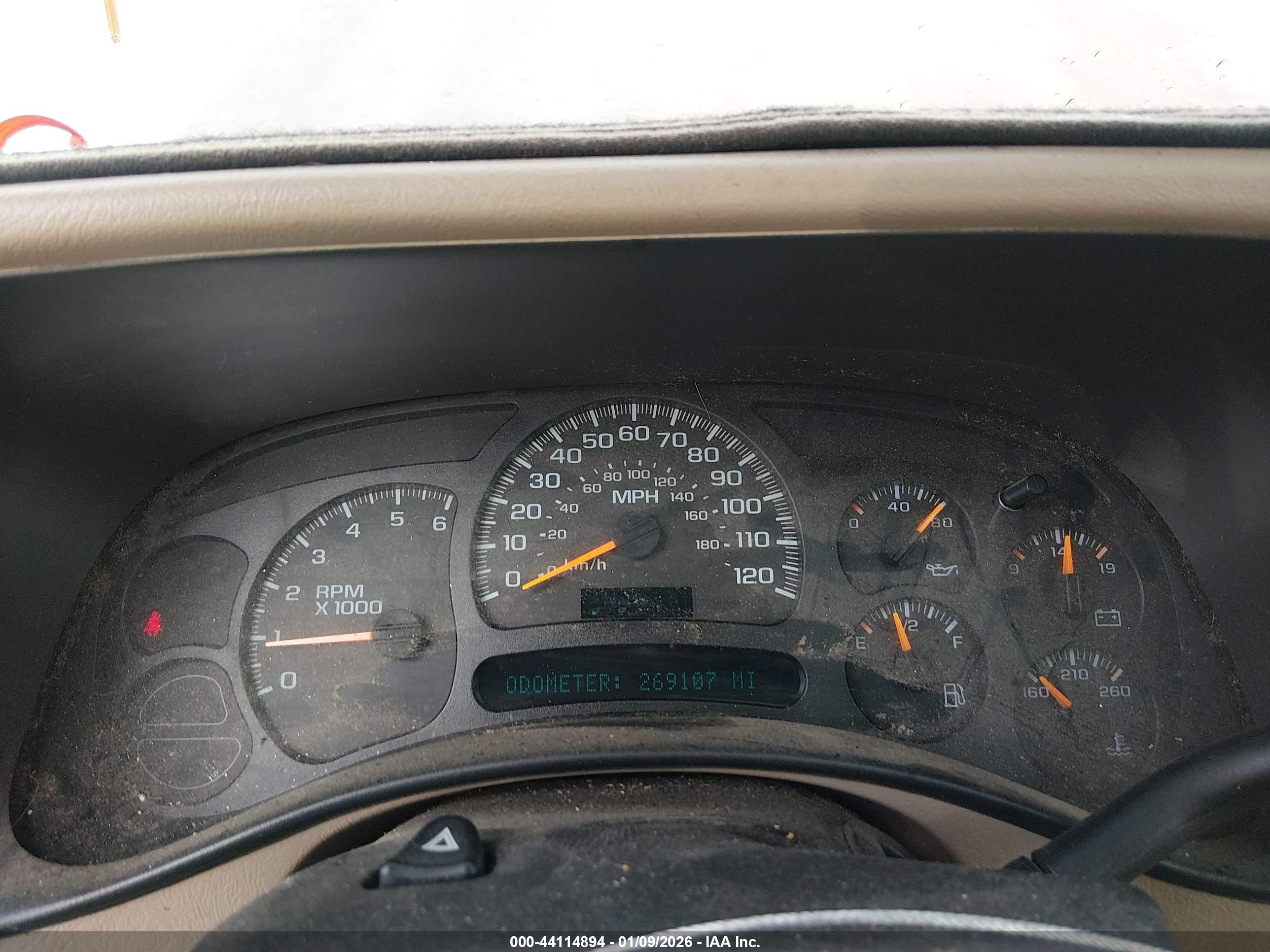 CHEVROLET SUBURBAN image 7