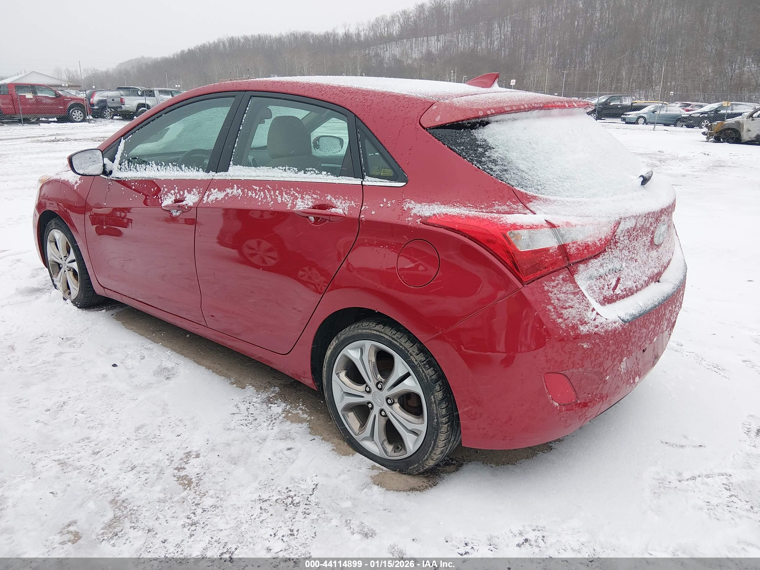 HYUNDAI ELANTRA image 3