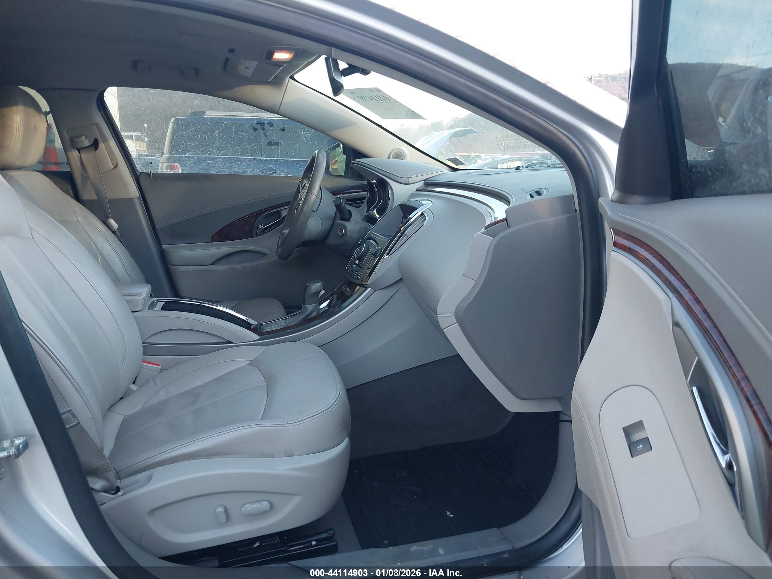 BUICK LACROSSE image 5