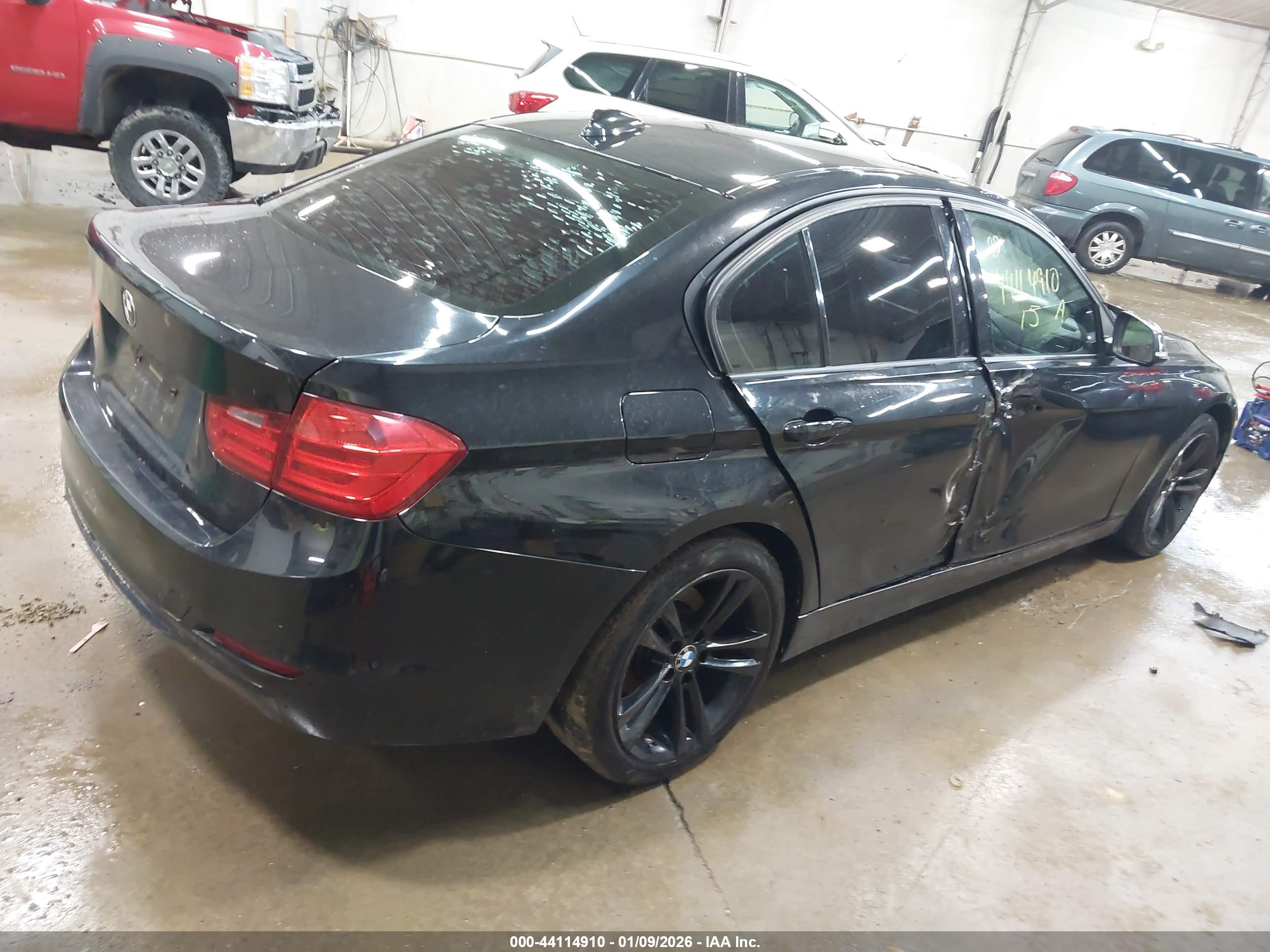 BMW 328I image 4