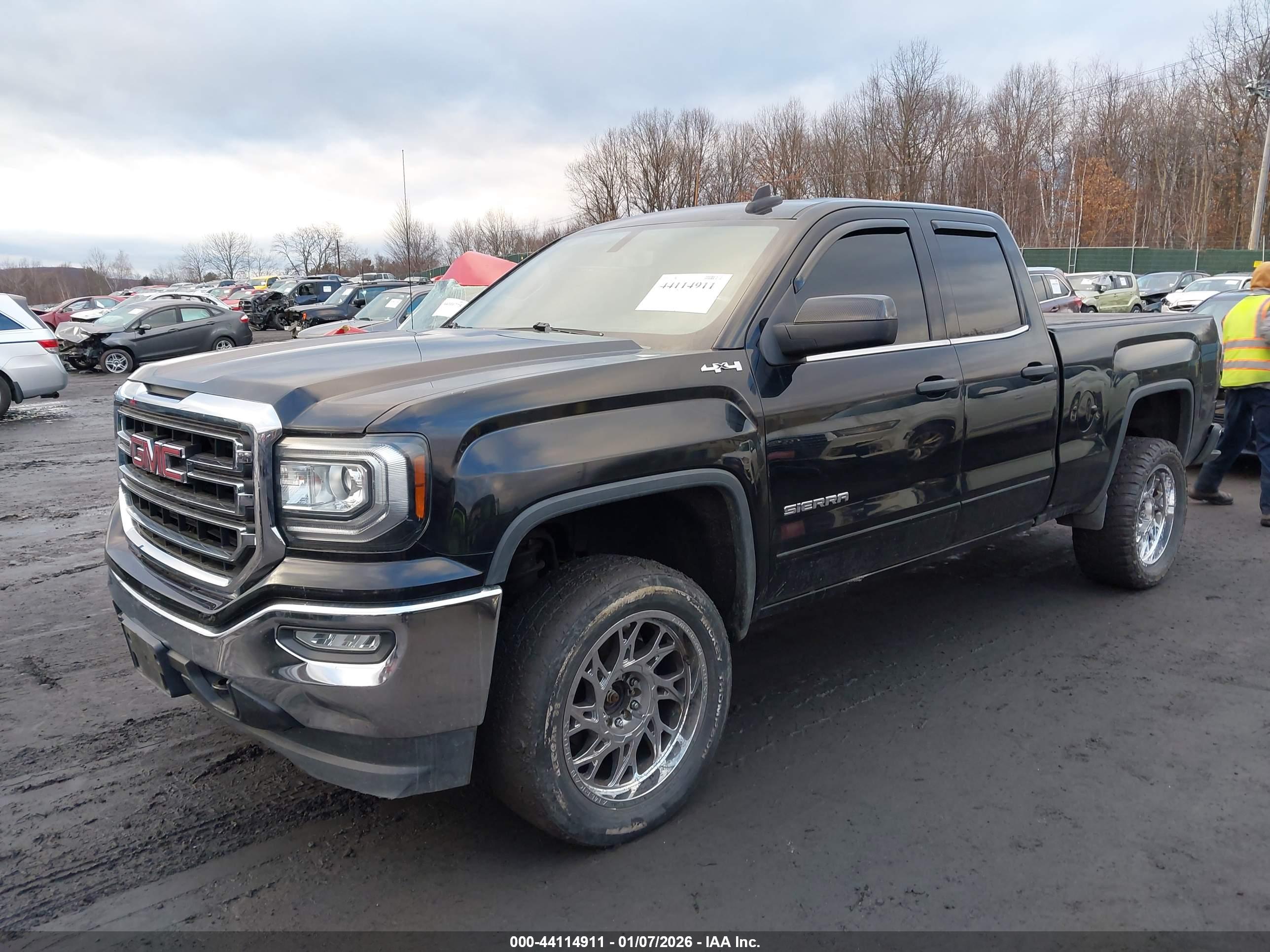 GMC SIERRA image 2