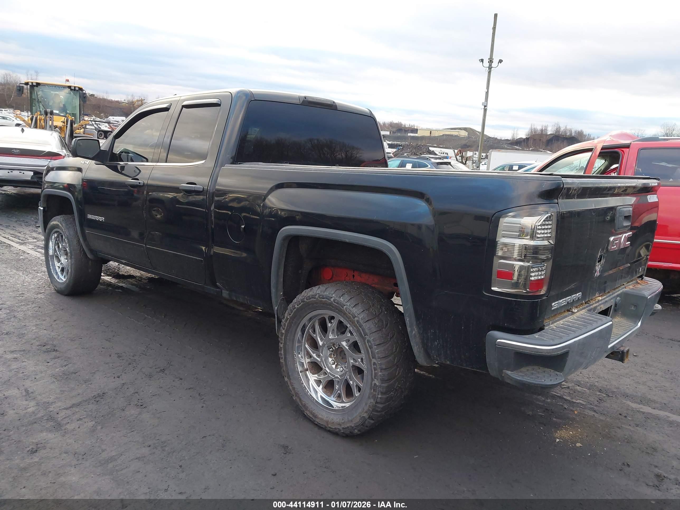 GMC SIERRA image 3