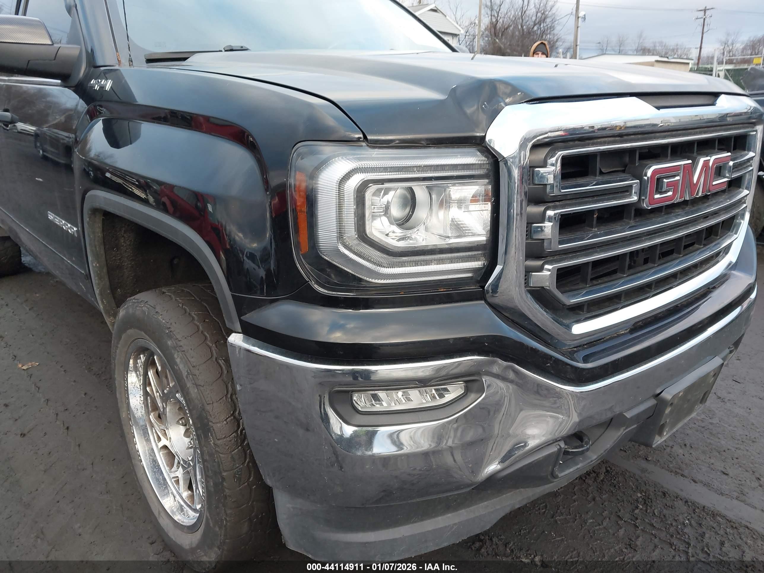 GMC SIERRA image 6