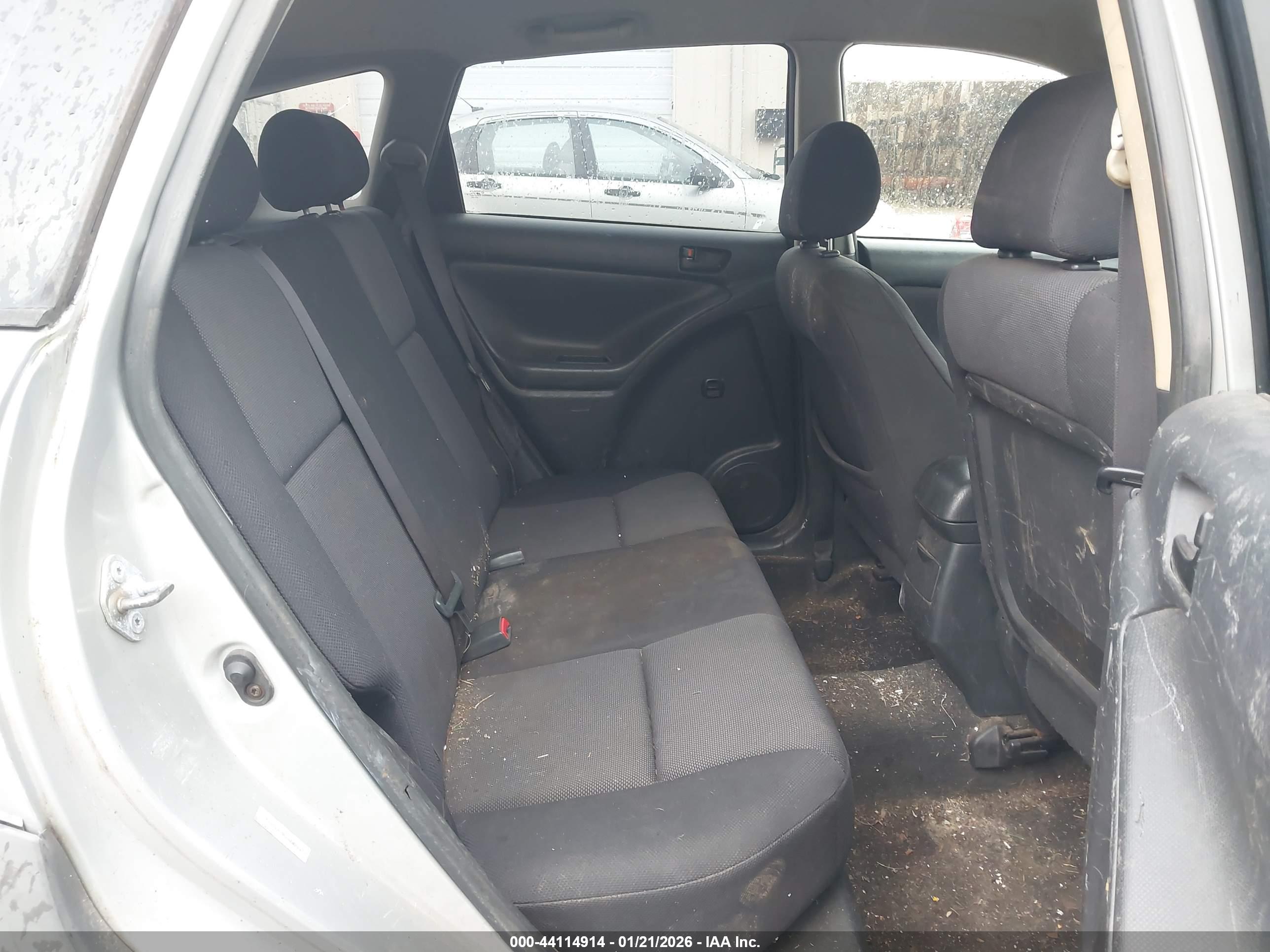PONTIAC VIBE image 8