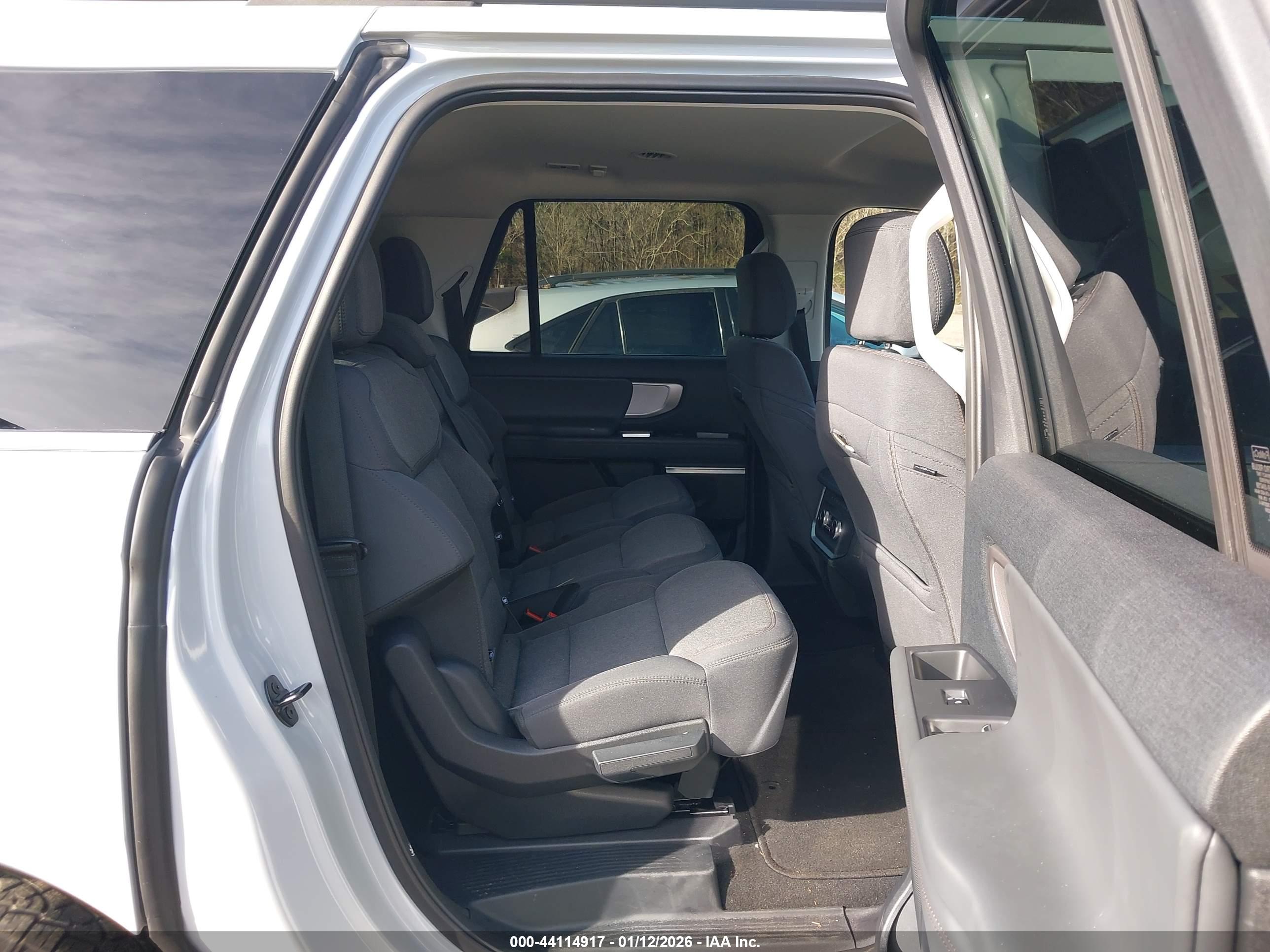 FORD EXPEDITION image 8