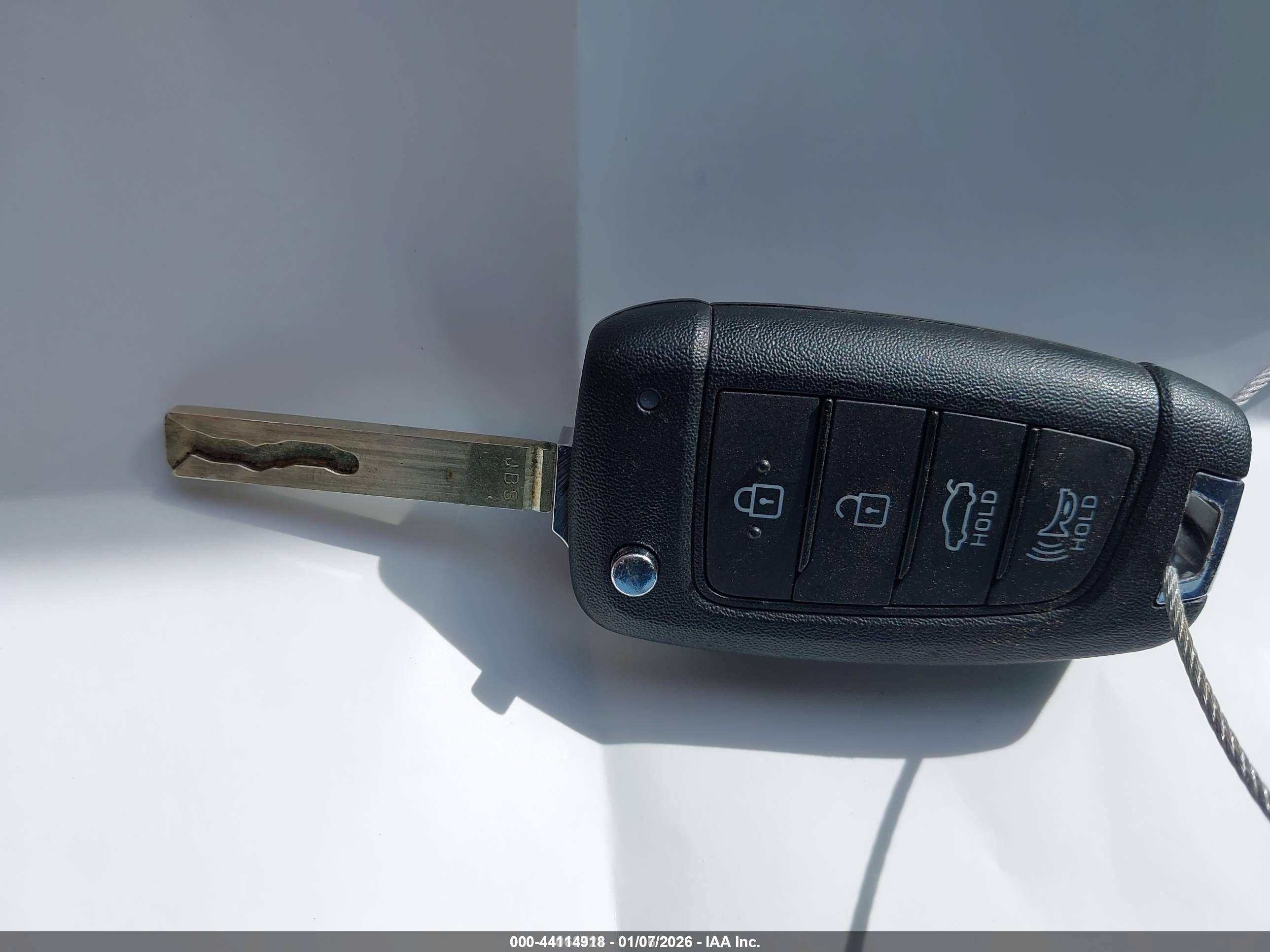 HYUNDAI ELANTRA image 11