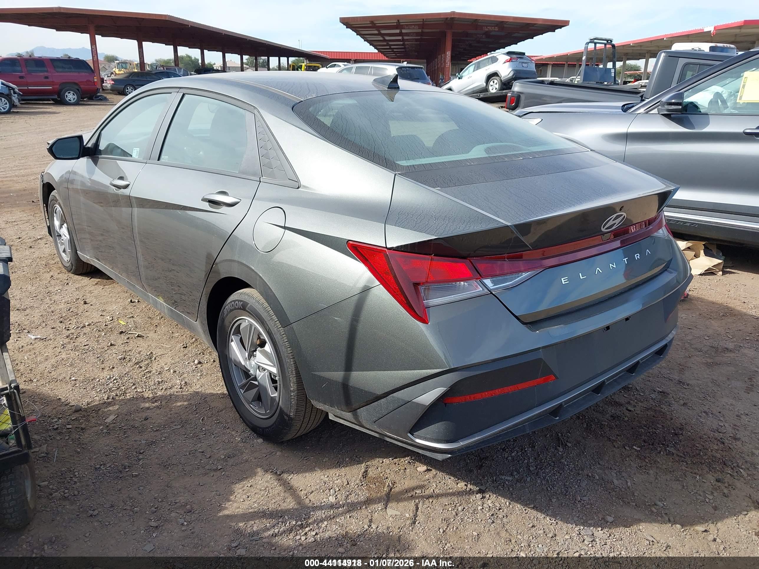 HYUNDAI ELANTRA image 3
