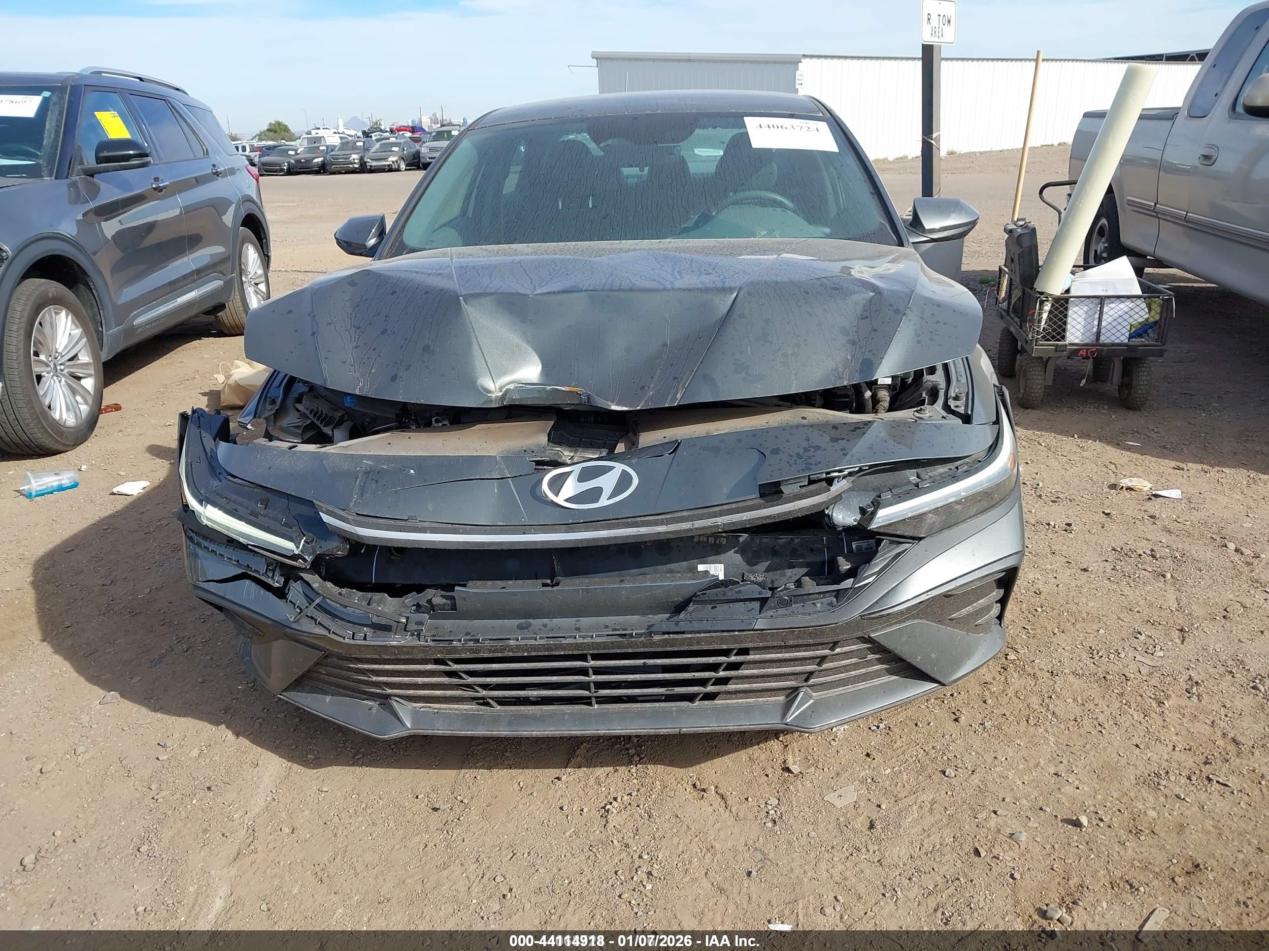 HYUNDAI ELANTRA image 6