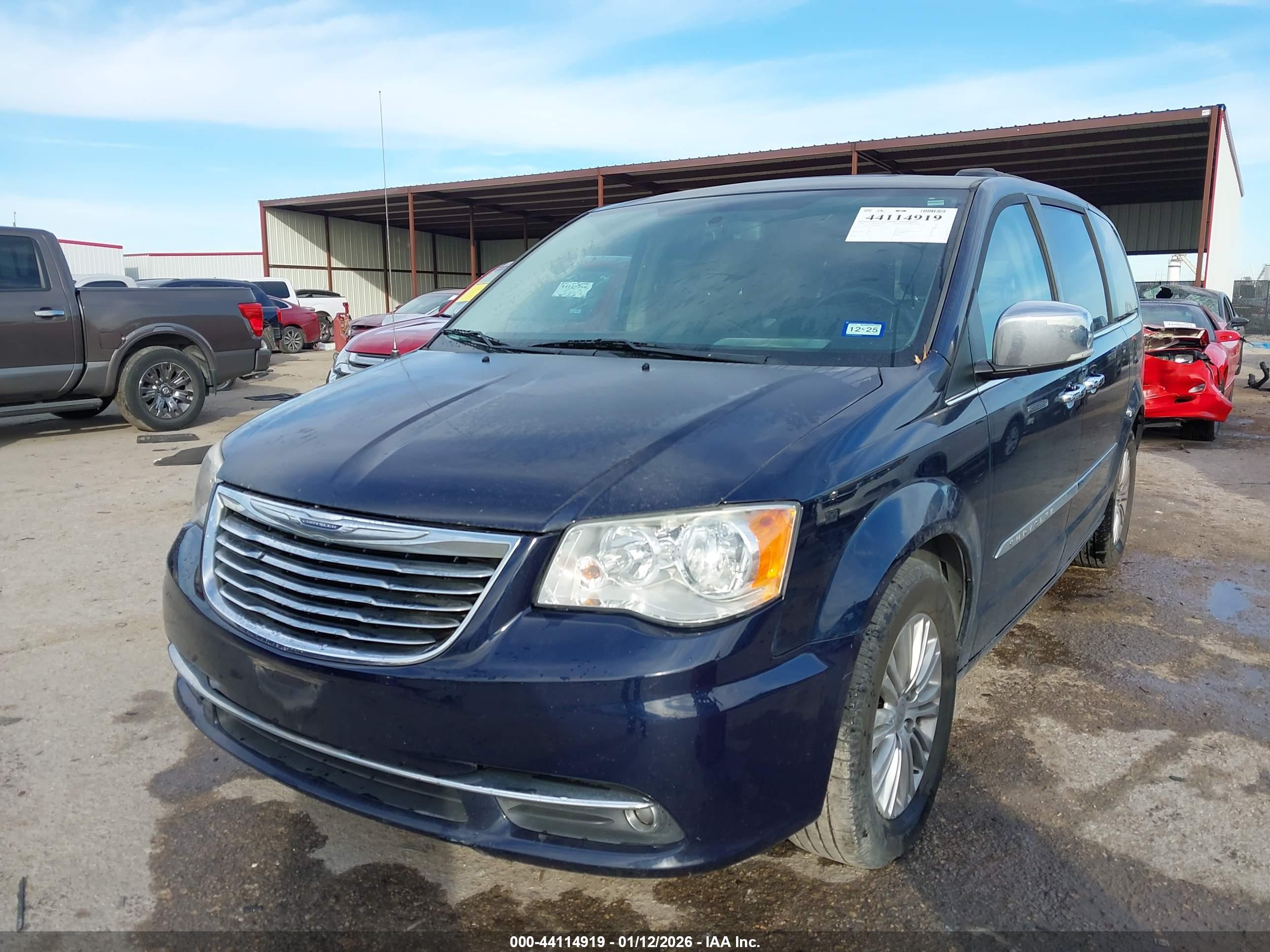 CHRYSLER TOWN image 2