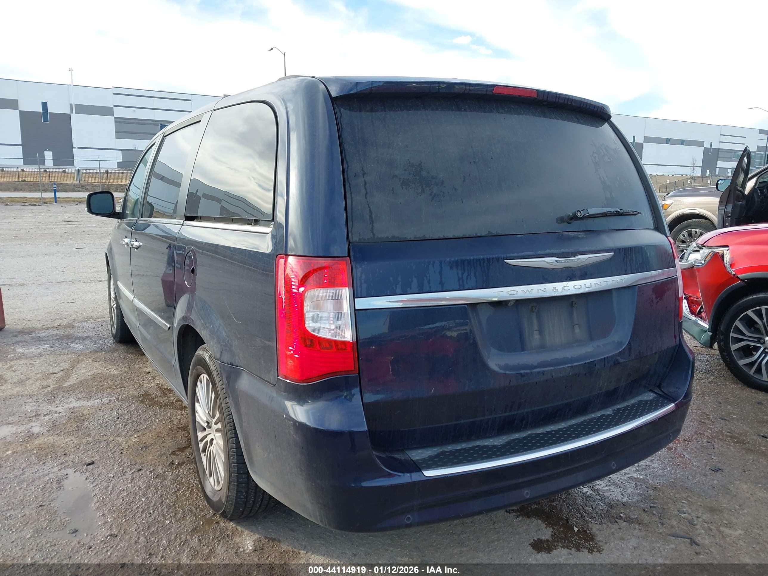 CHRYSLER TOWN image 3
