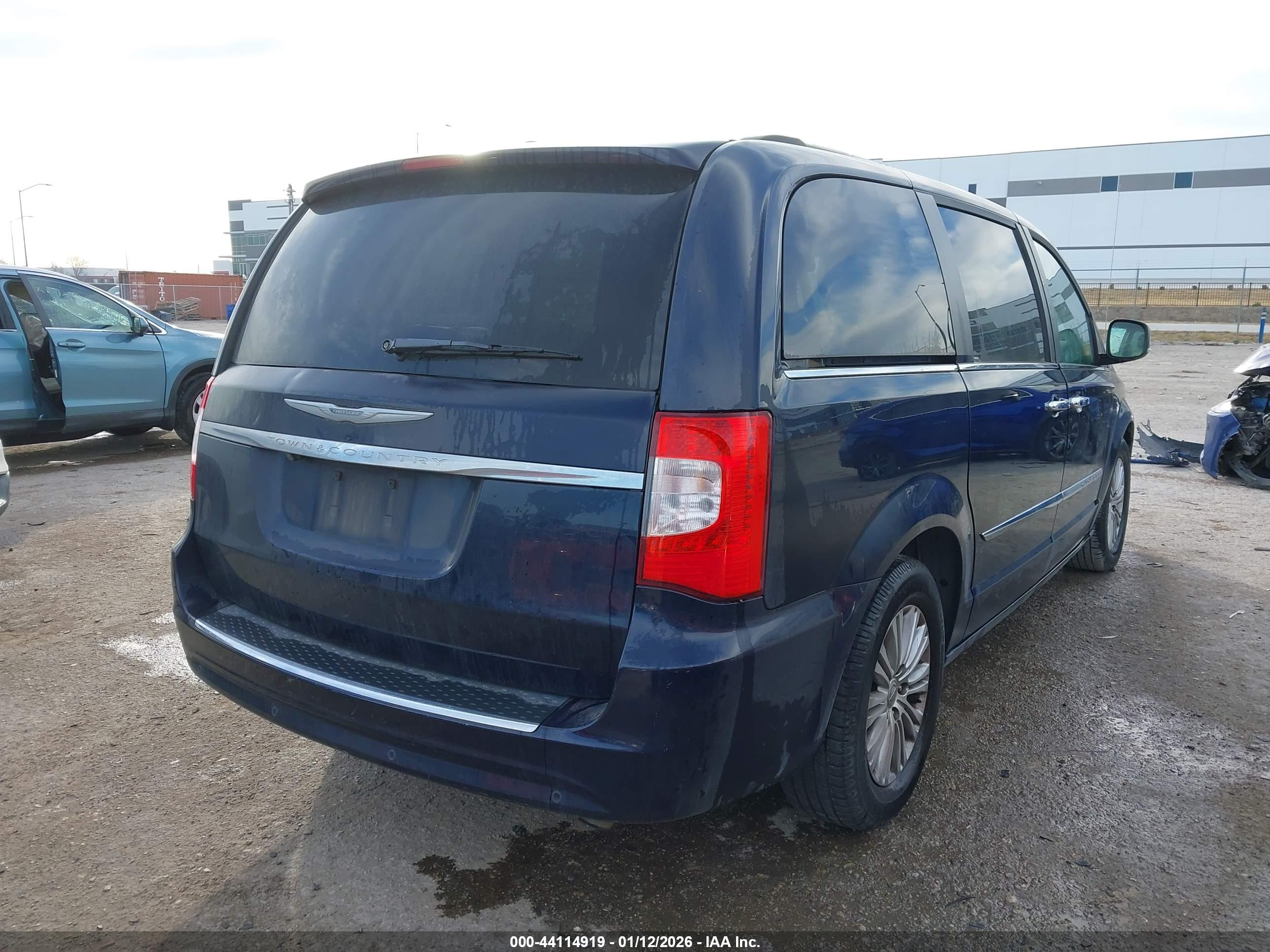 CHRYSLER TOWN image 4