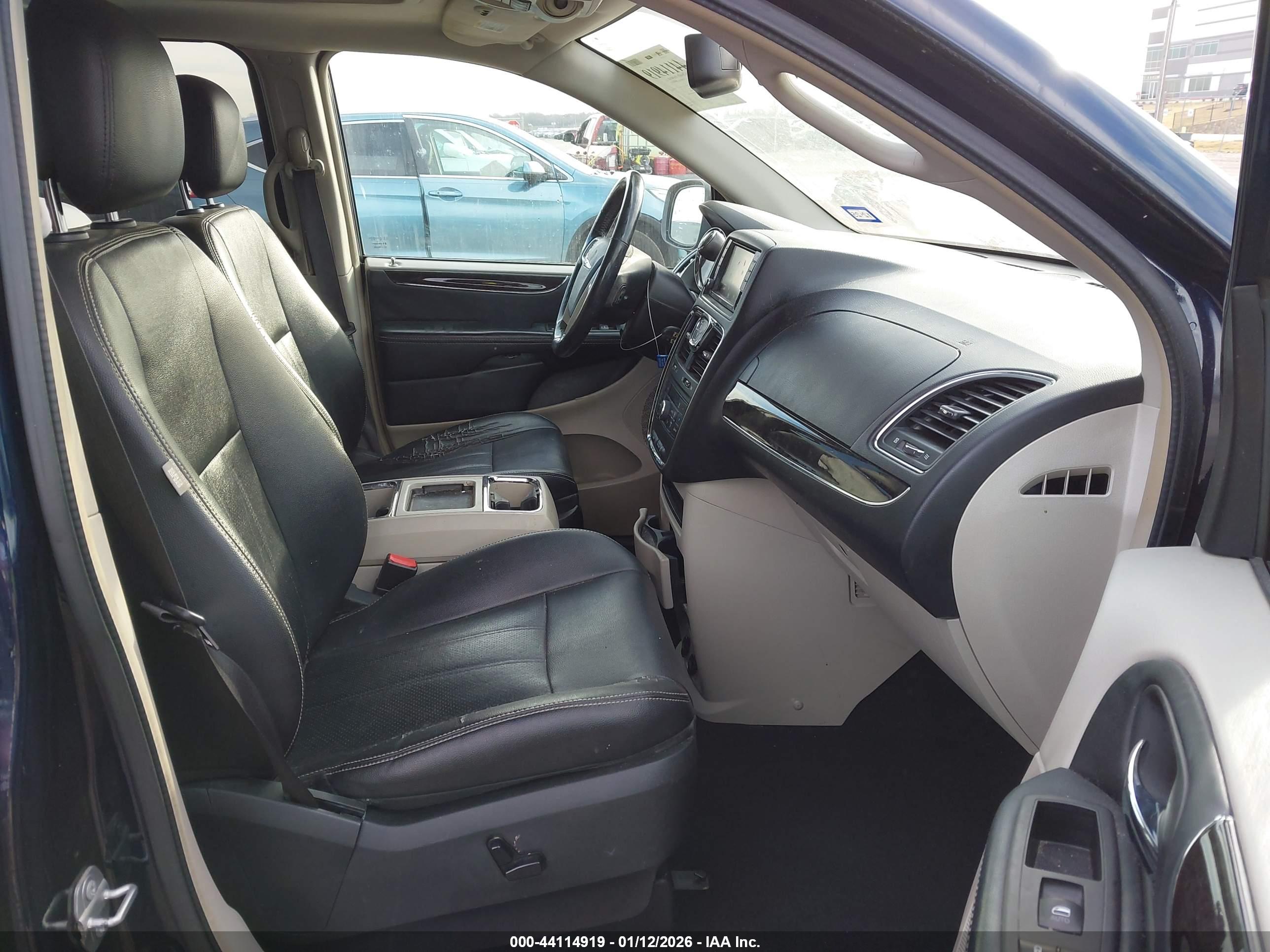CHRYSLER TOWN image 5
