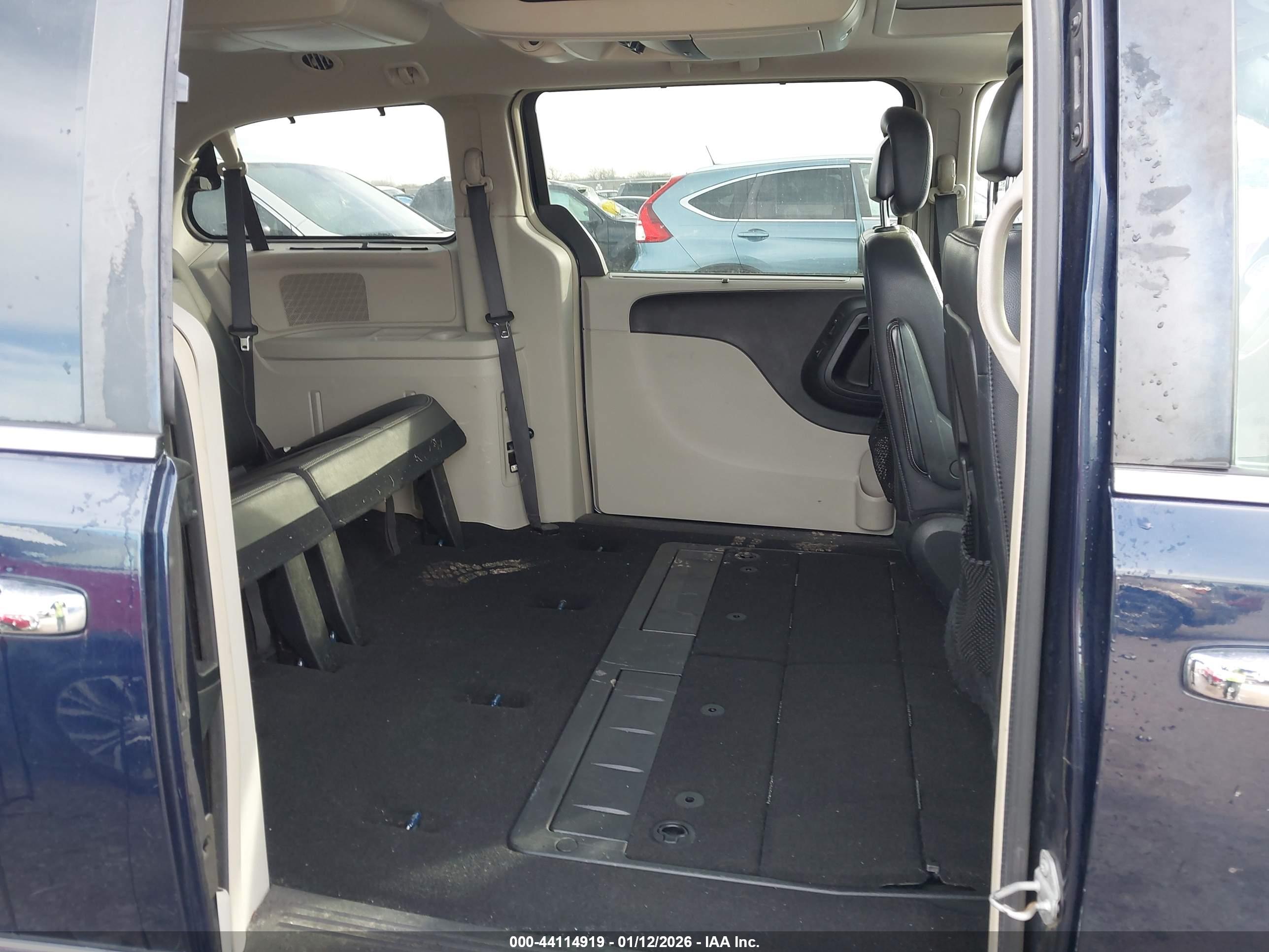 CHRYSLER TOWN image 8