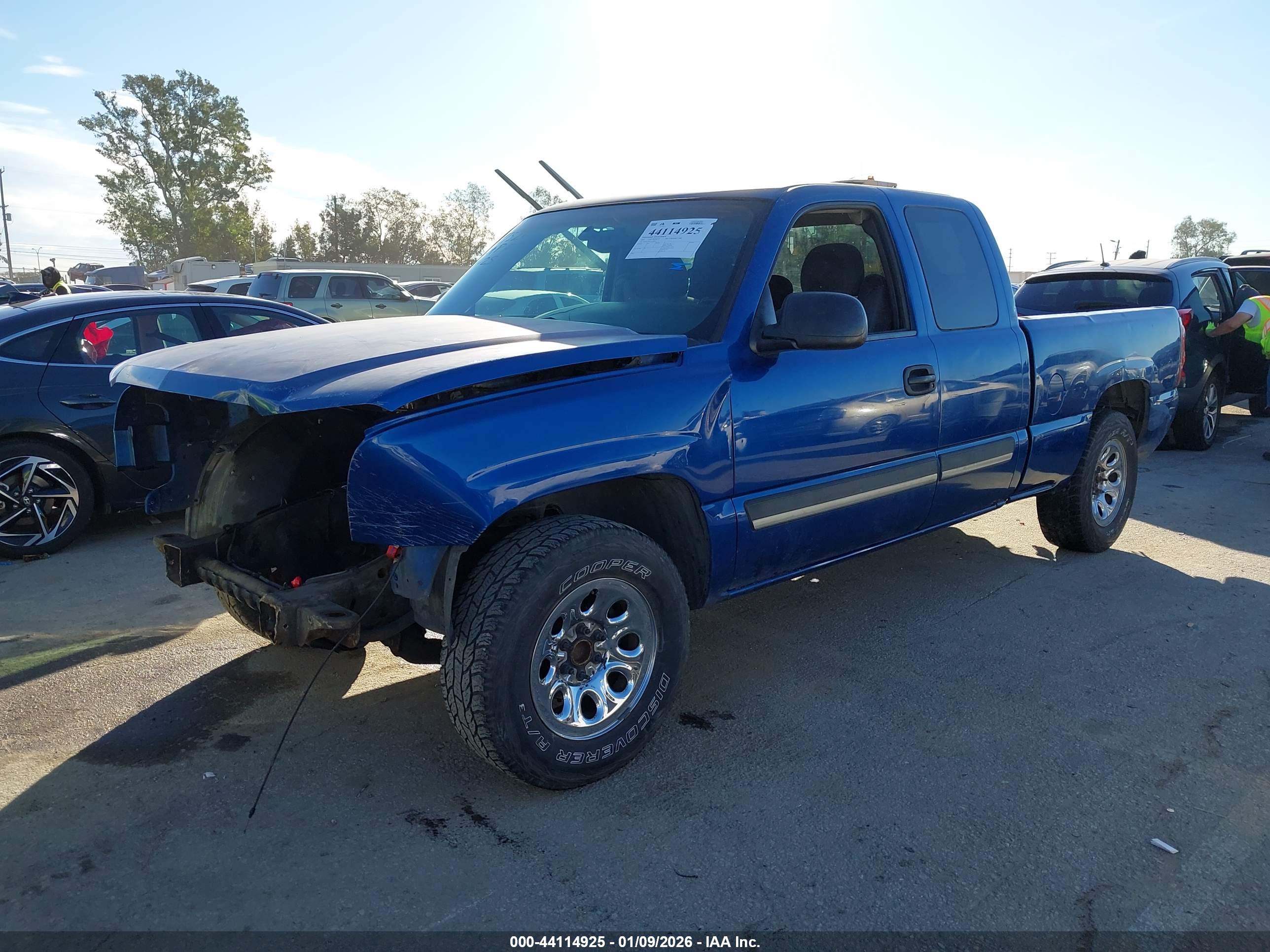 CHEVROLET SILVERADO image 2