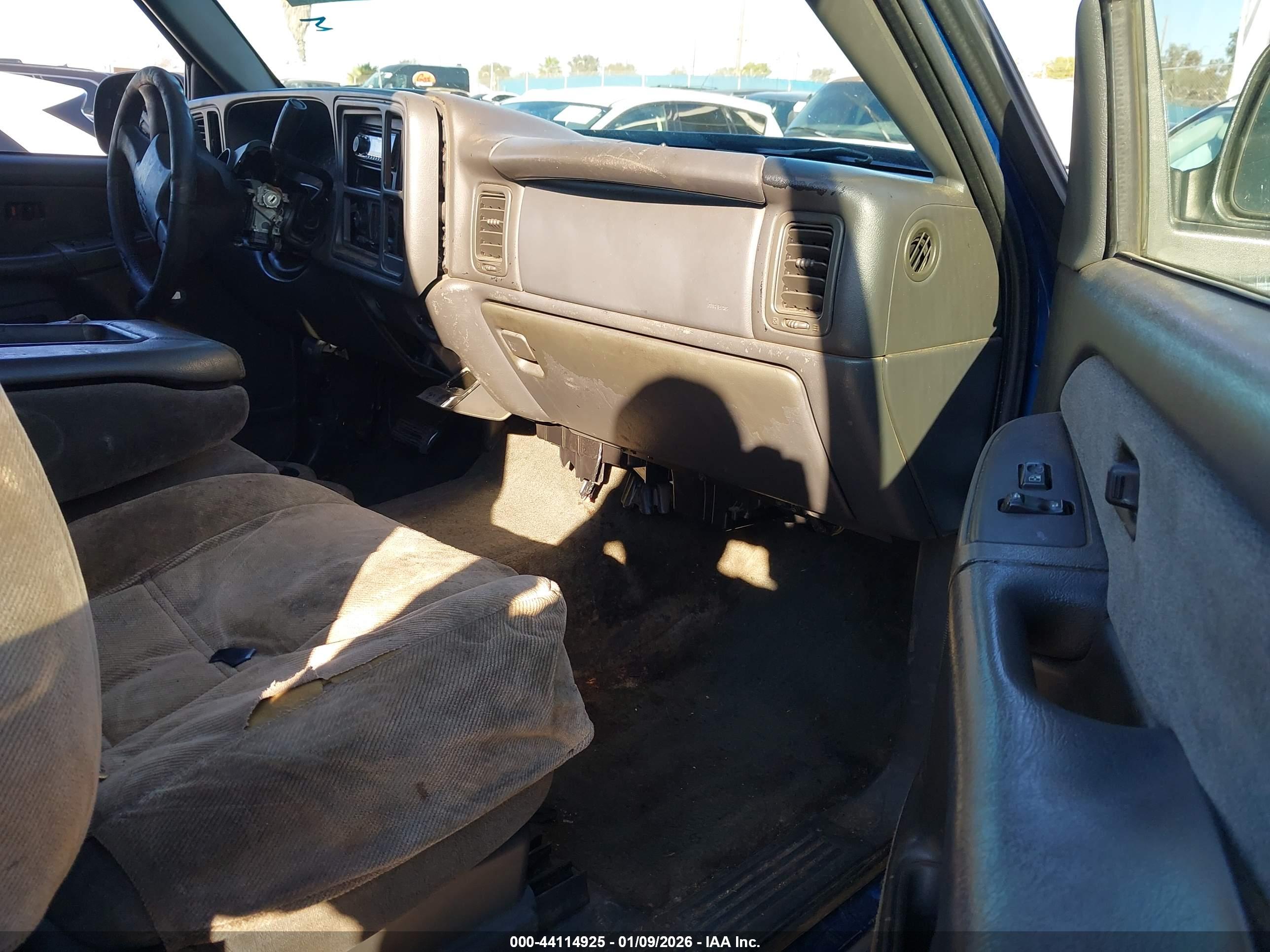 CHEVROLET SILVERADO image 5