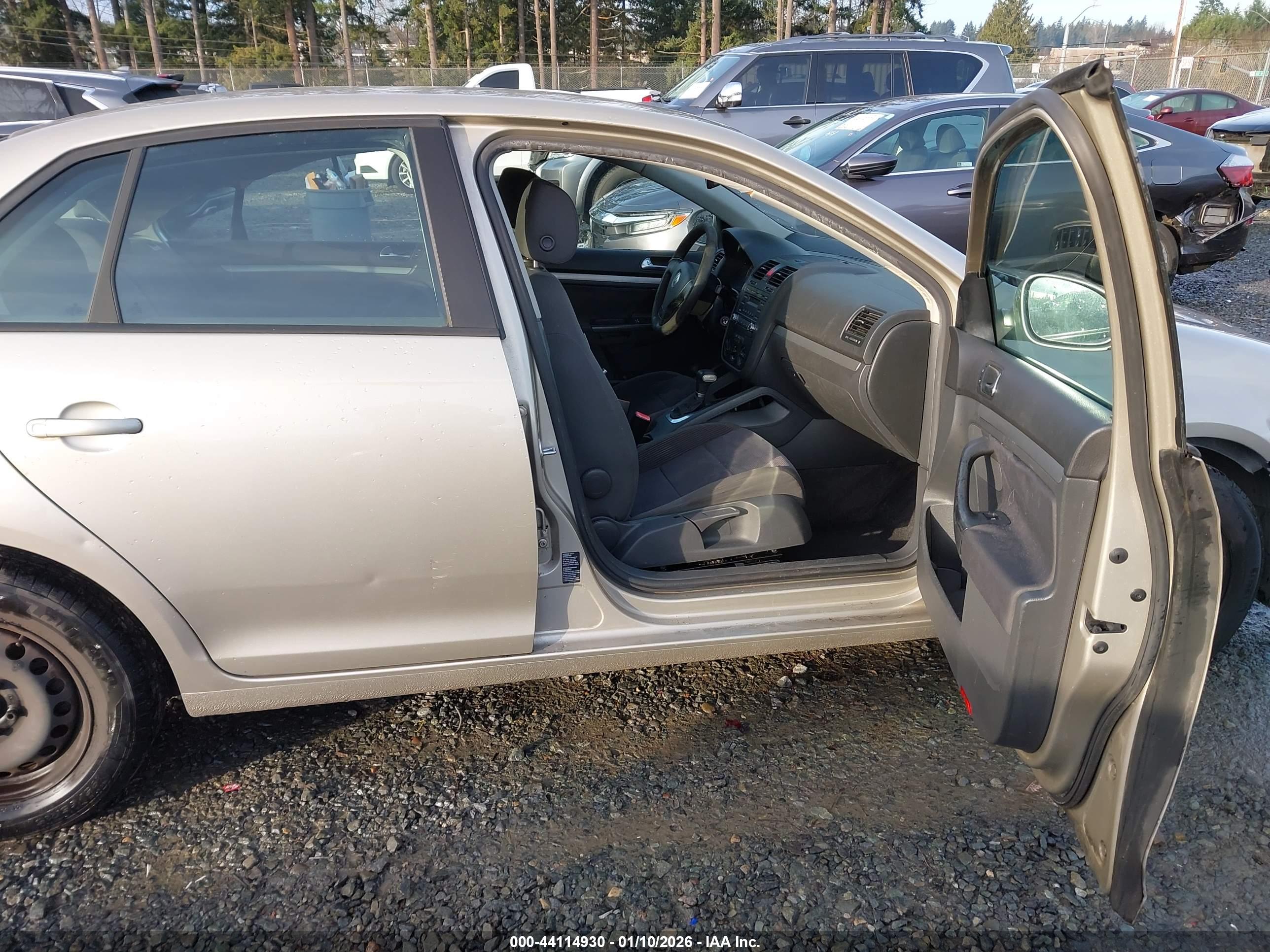 VOLKSWAGEN JETTA image 5