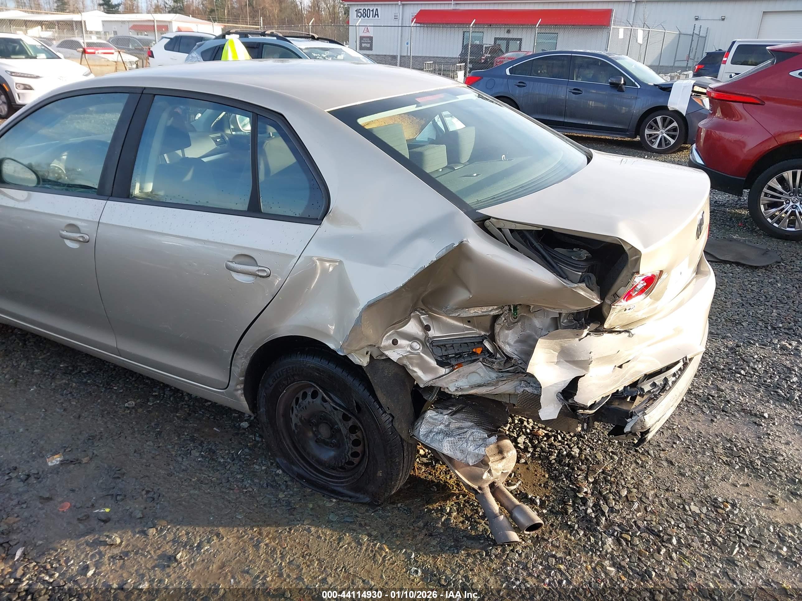 VOLKSWAGEN JETTA image 6