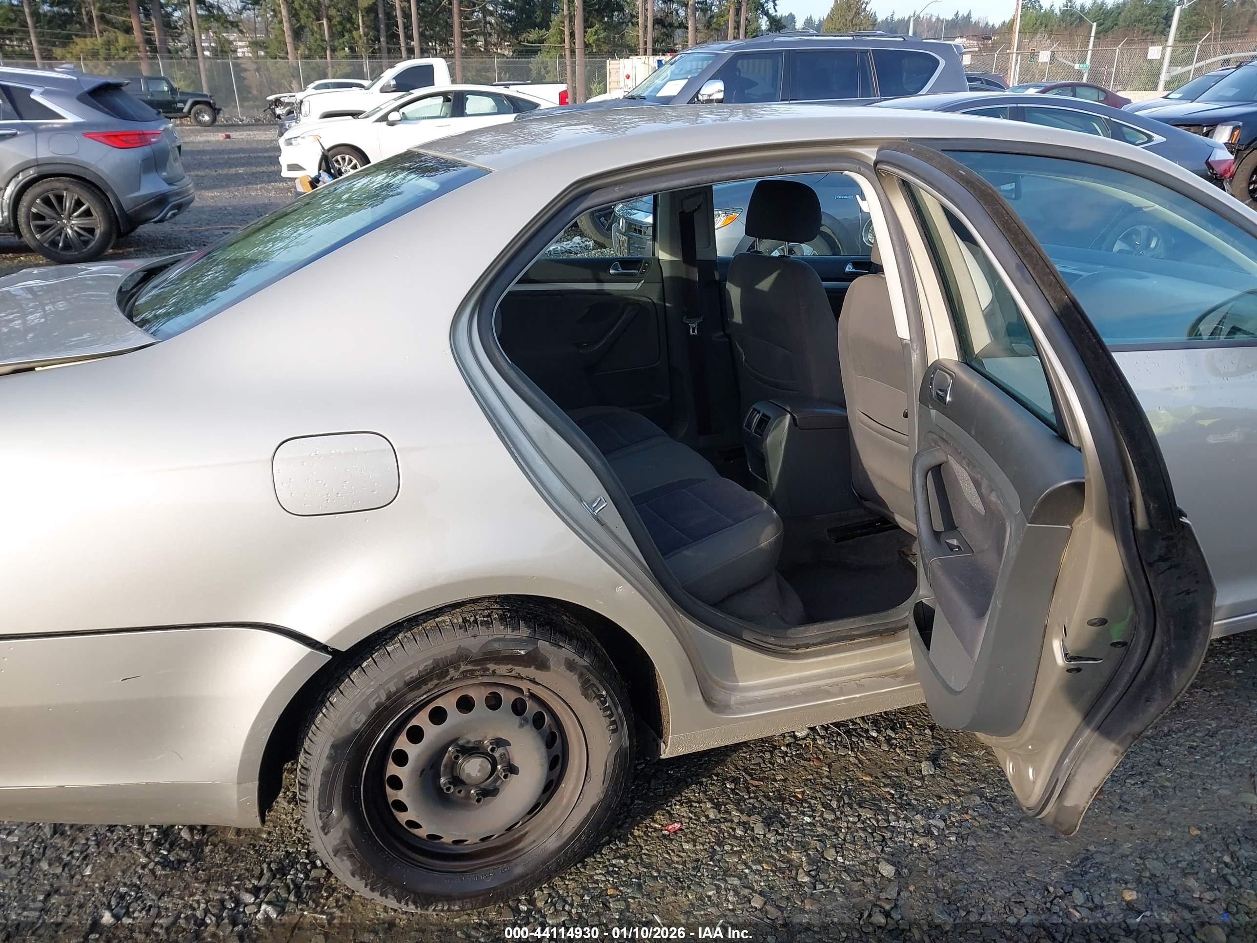 VOLKSWAGEN JETTA image 8