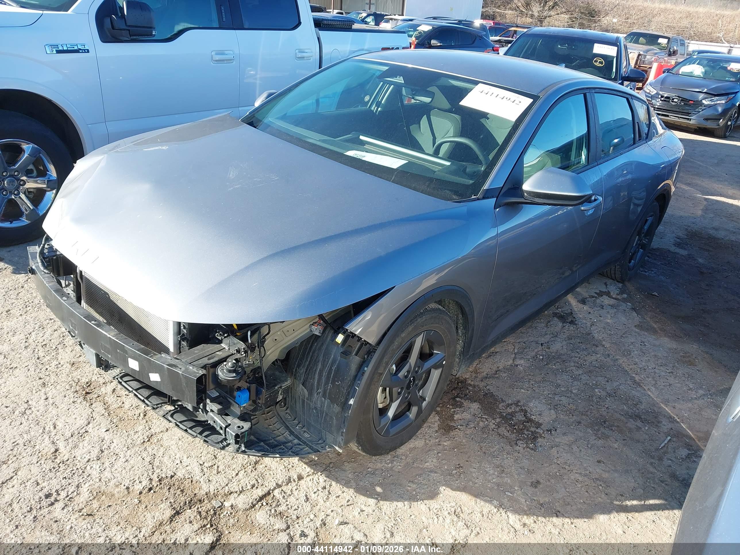 KIA K4 image 2