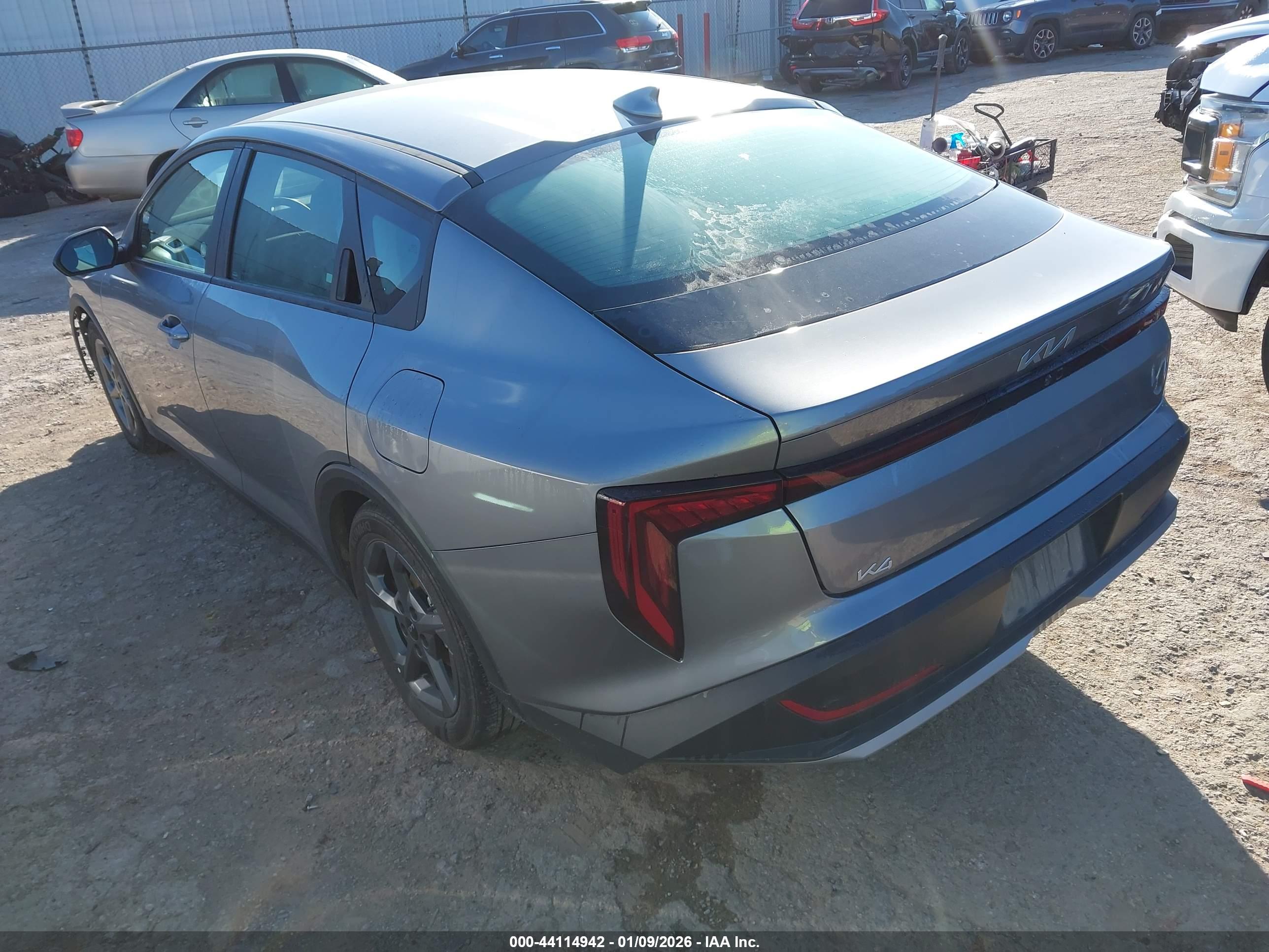 KIA K4 image 3