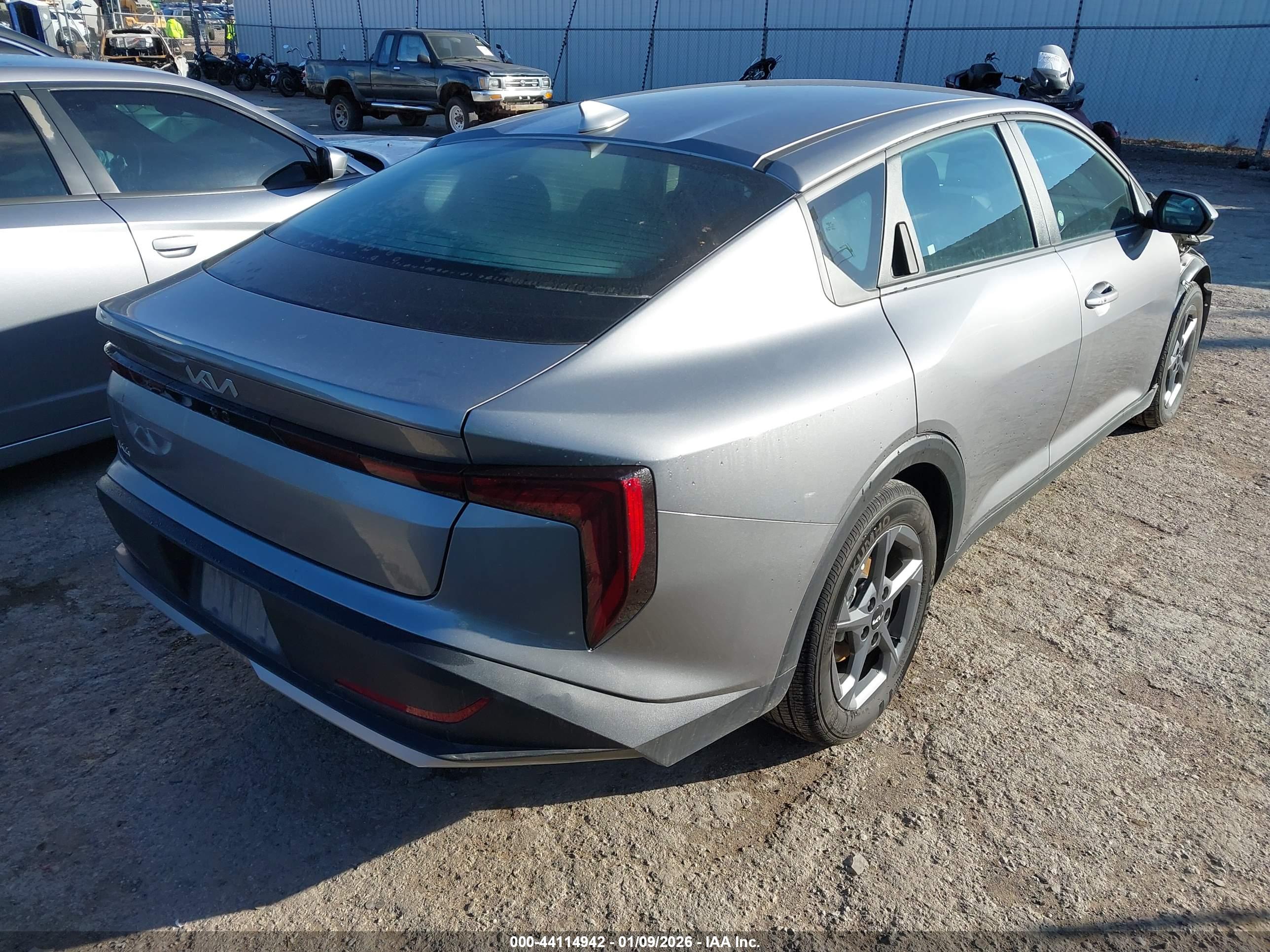 KIA K4 image 4
