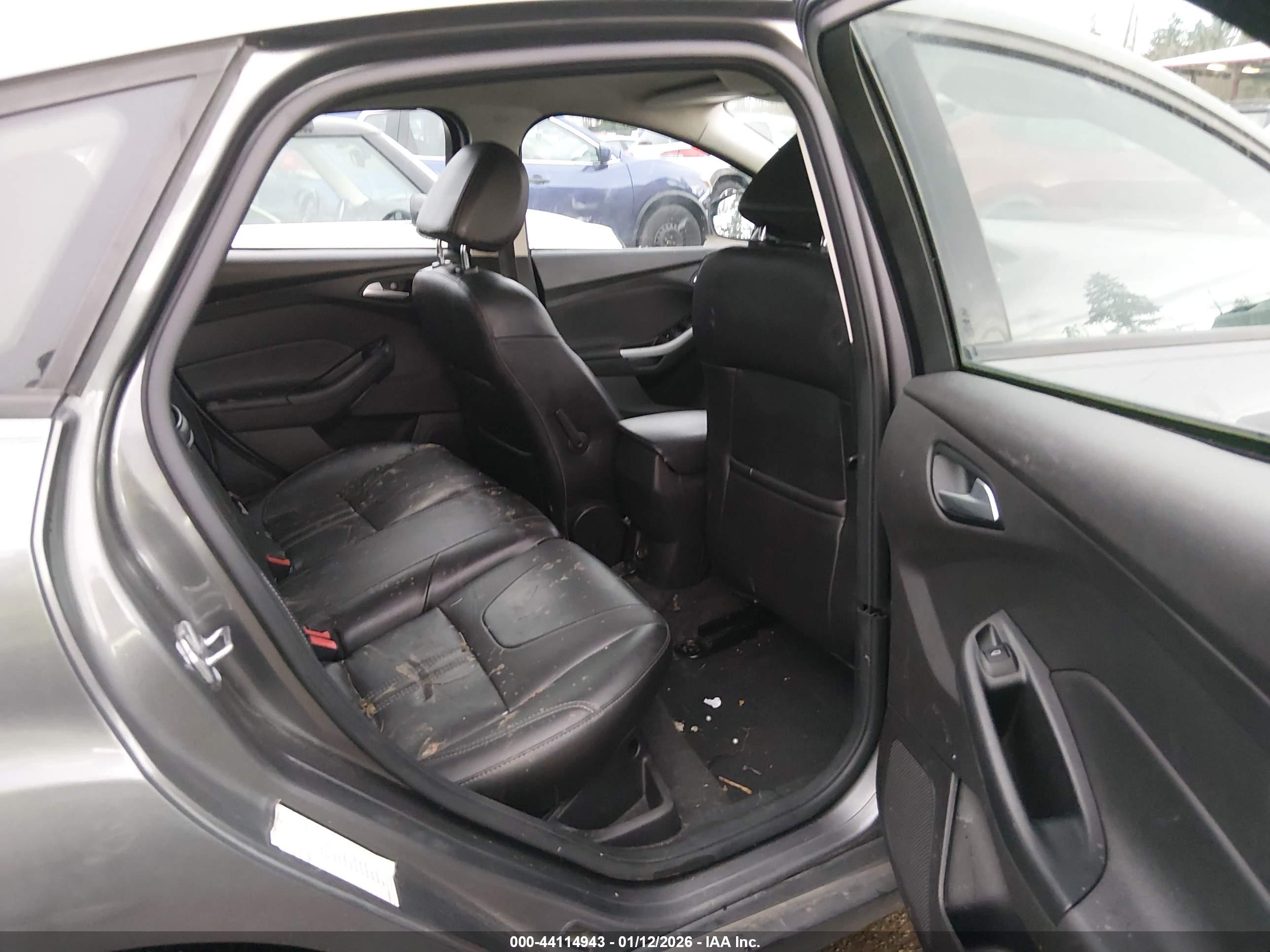 FORD FOCUS image 8