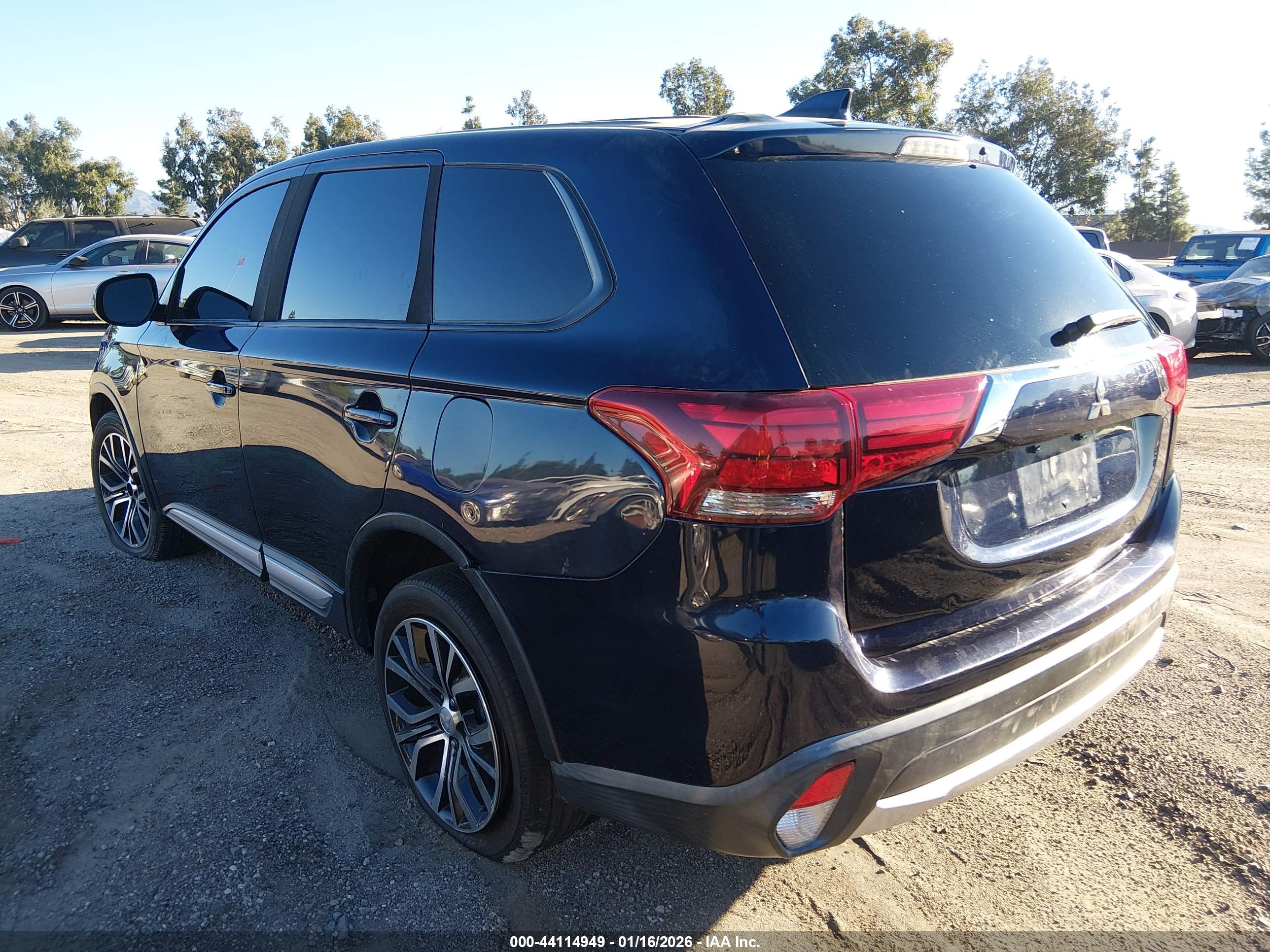 MITSUBISHI OUTLANDER image 3