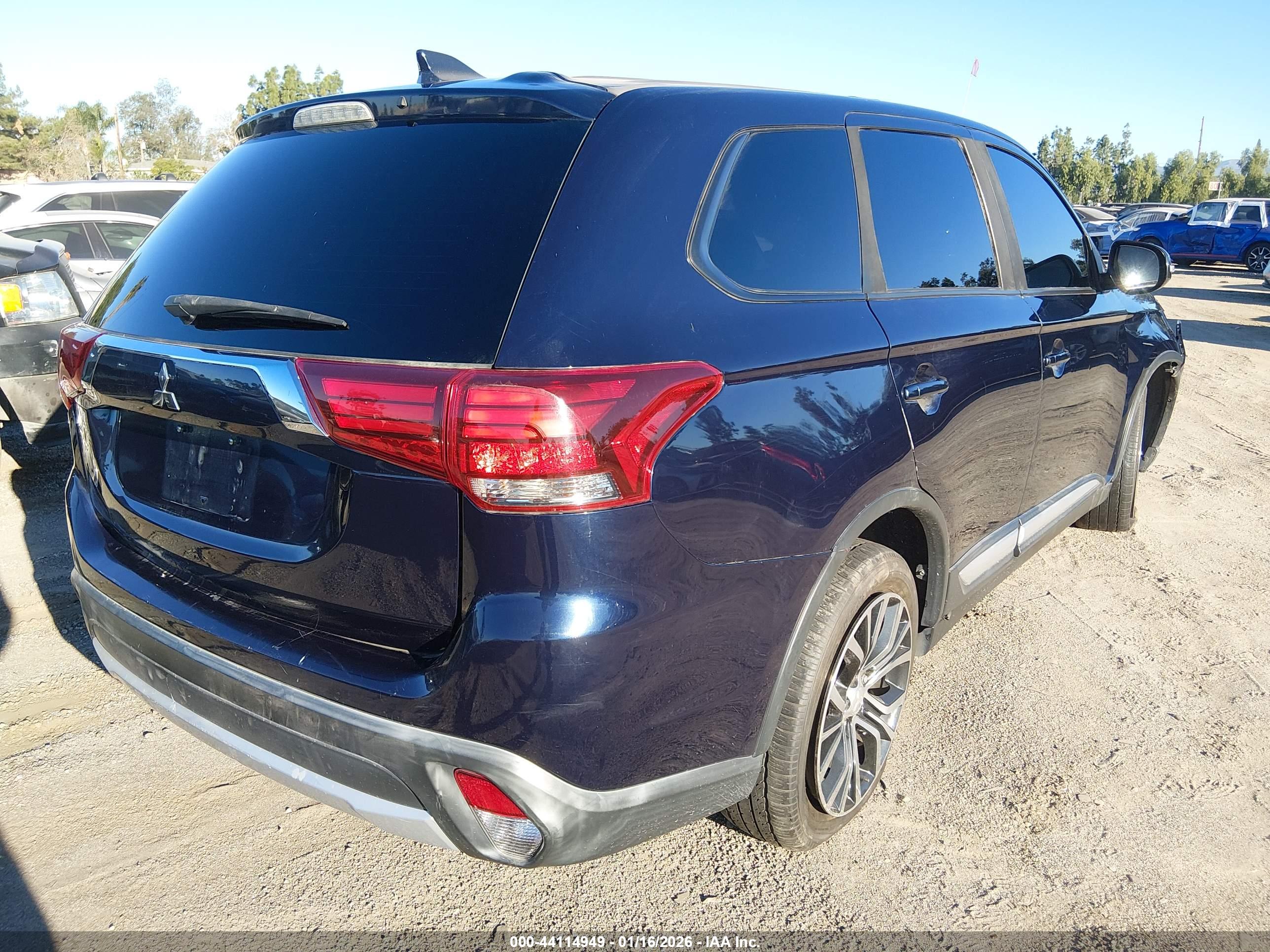 MITSUBISHI OUTLANDER image 4