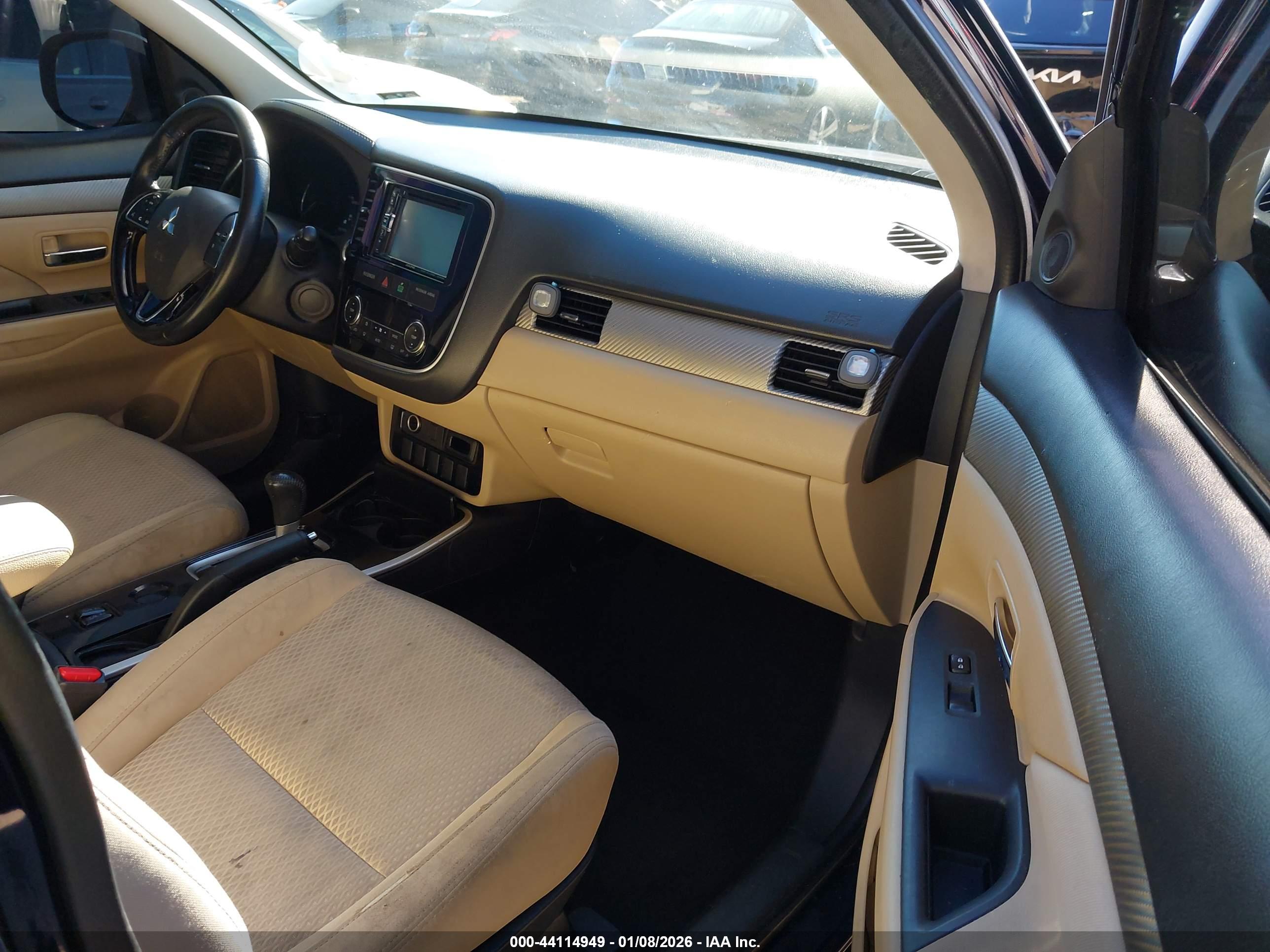 MITSUBISHI OUTLANDER image 5