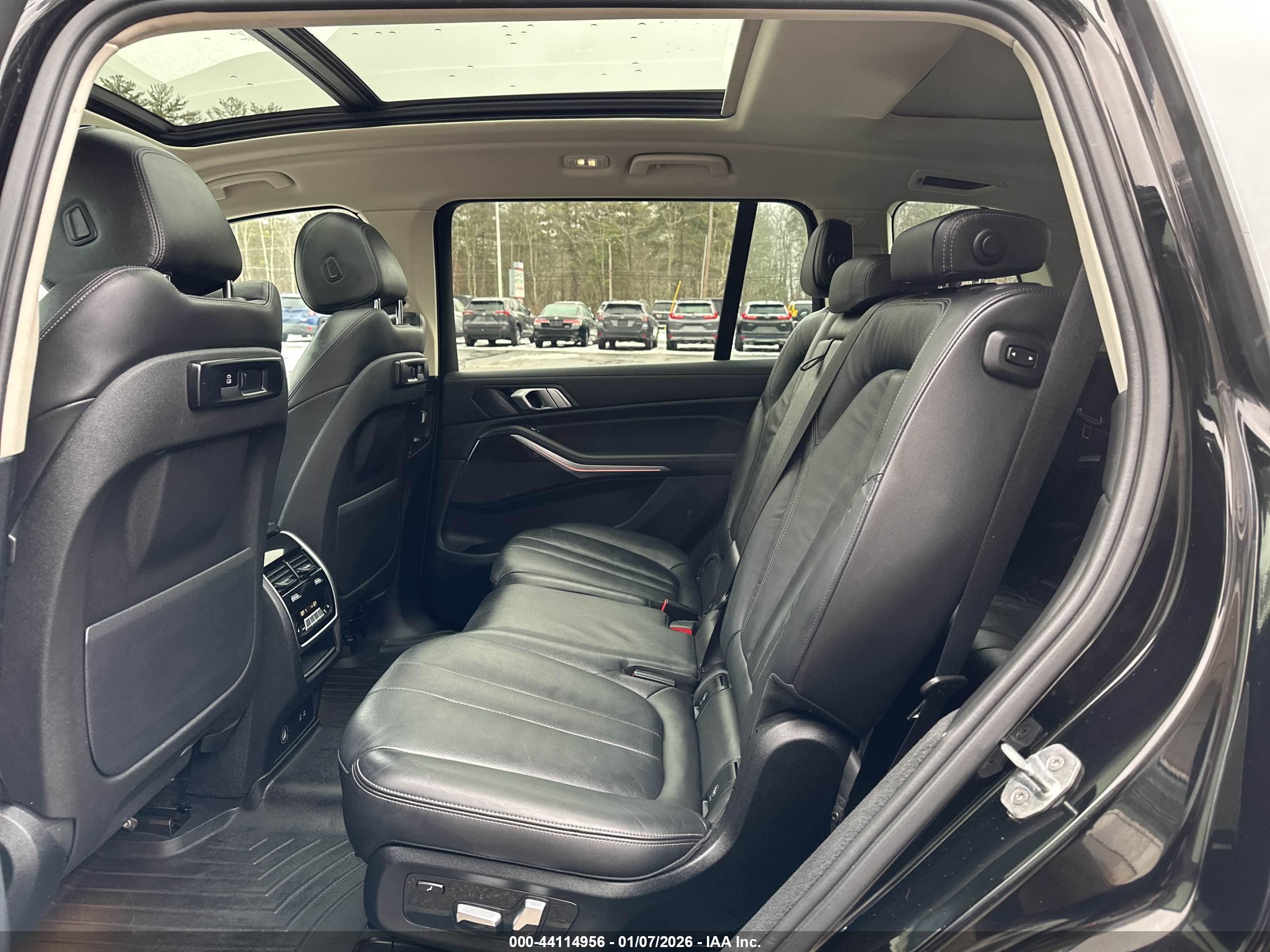 BMW X7 image 8