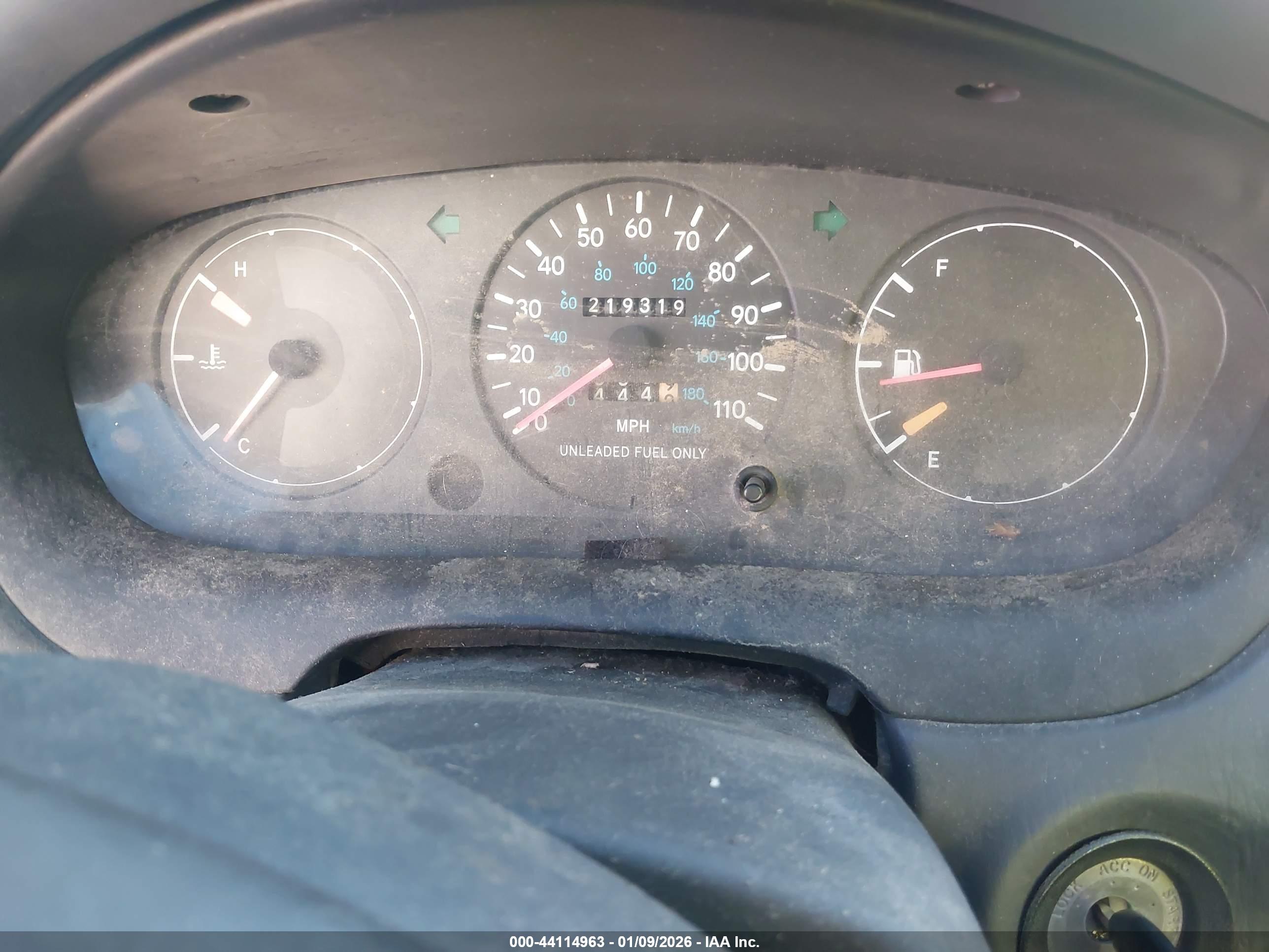 GEO PRIZM image 7