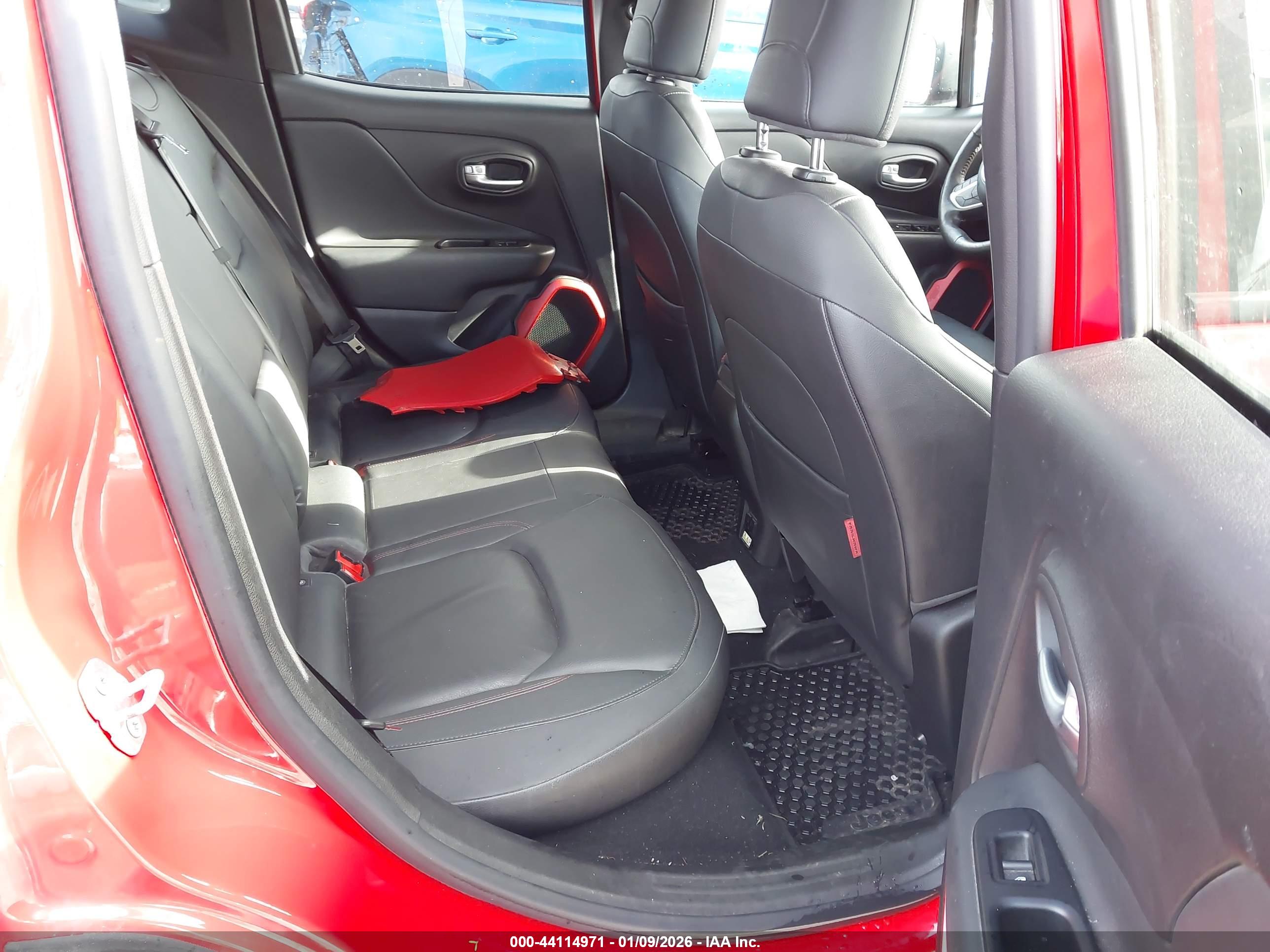JEEP RENEGADE image 8