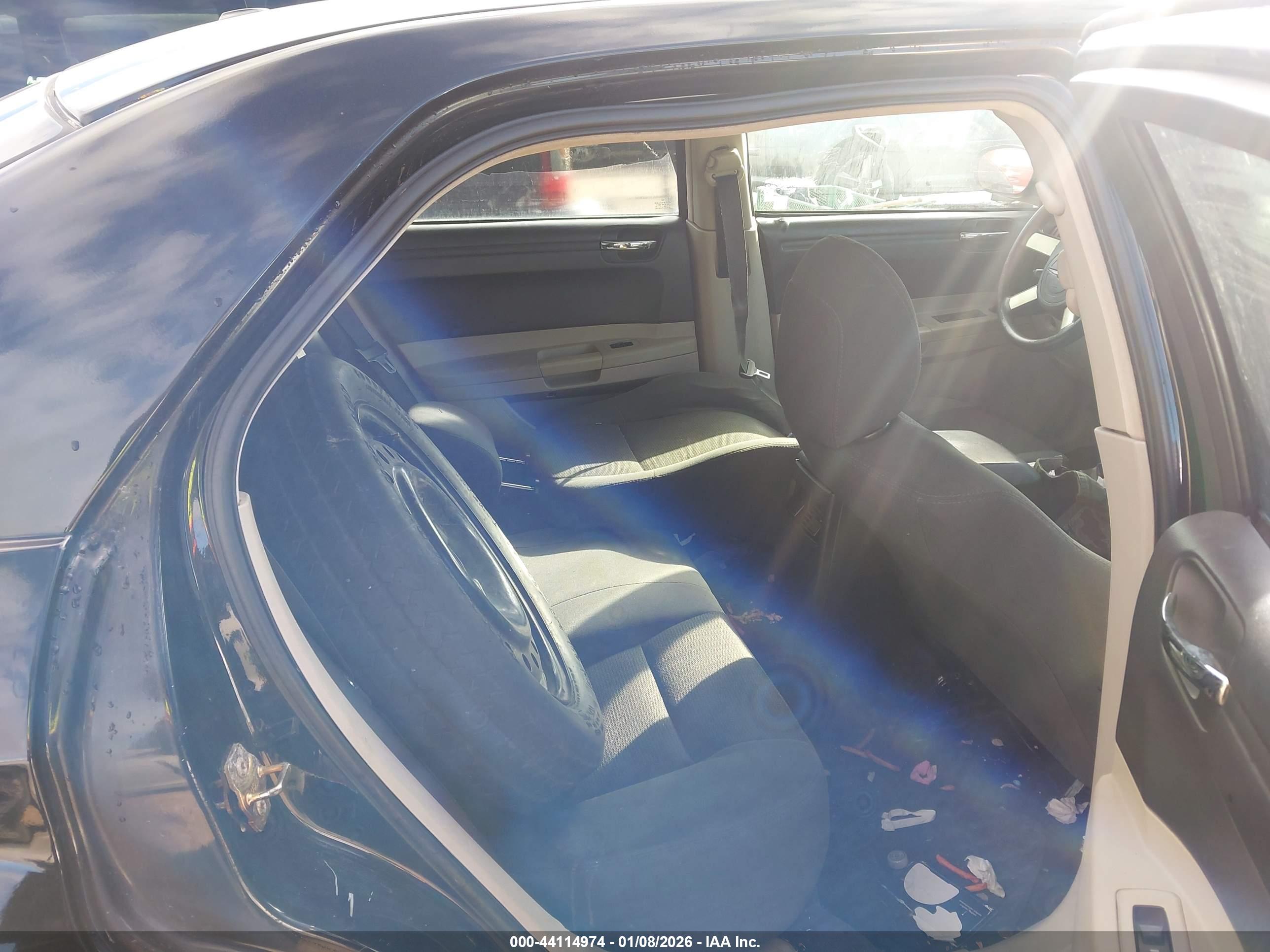 CHRYSLER 300 image 8