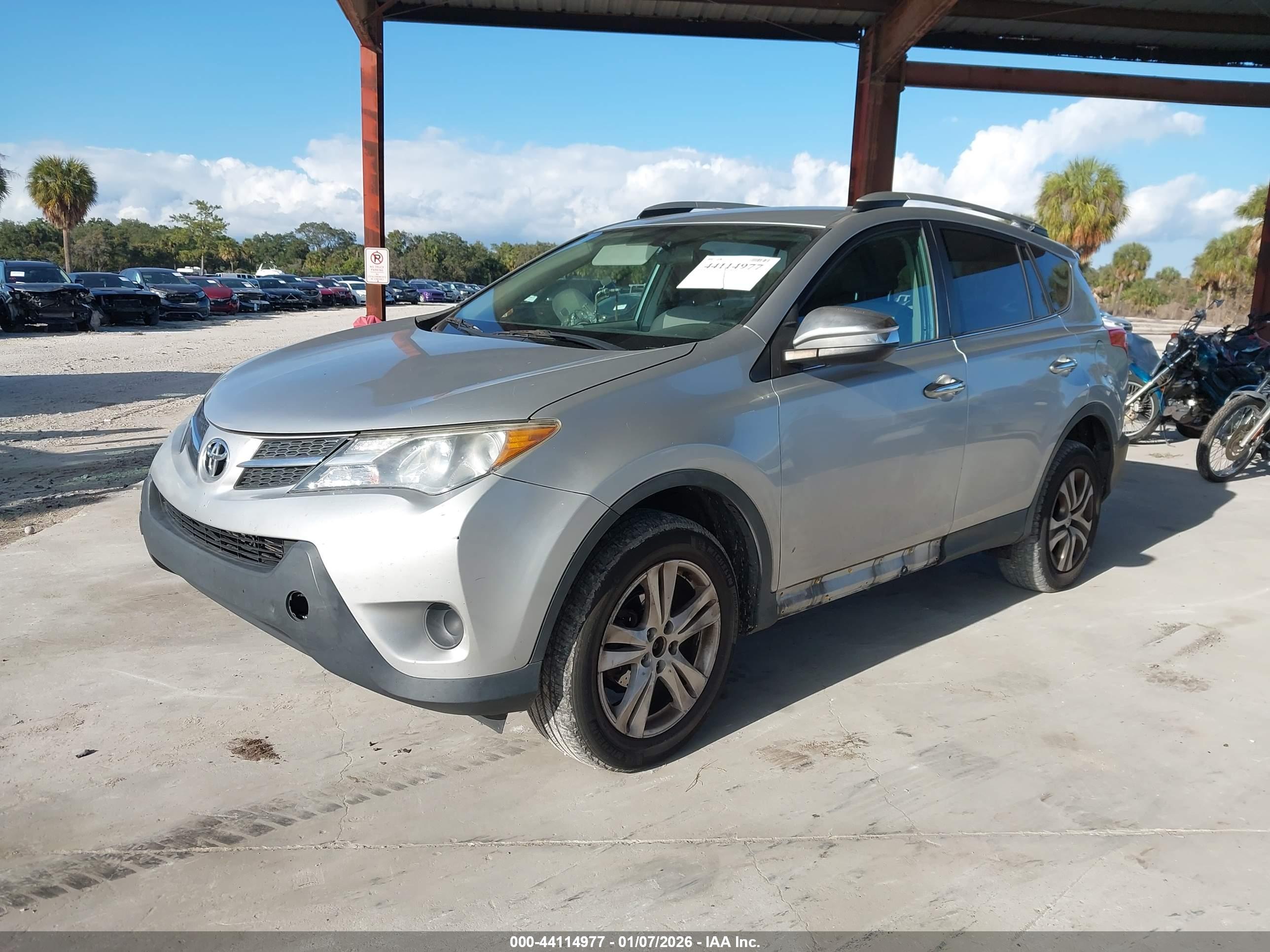 TOYOTA RAV4 image 2