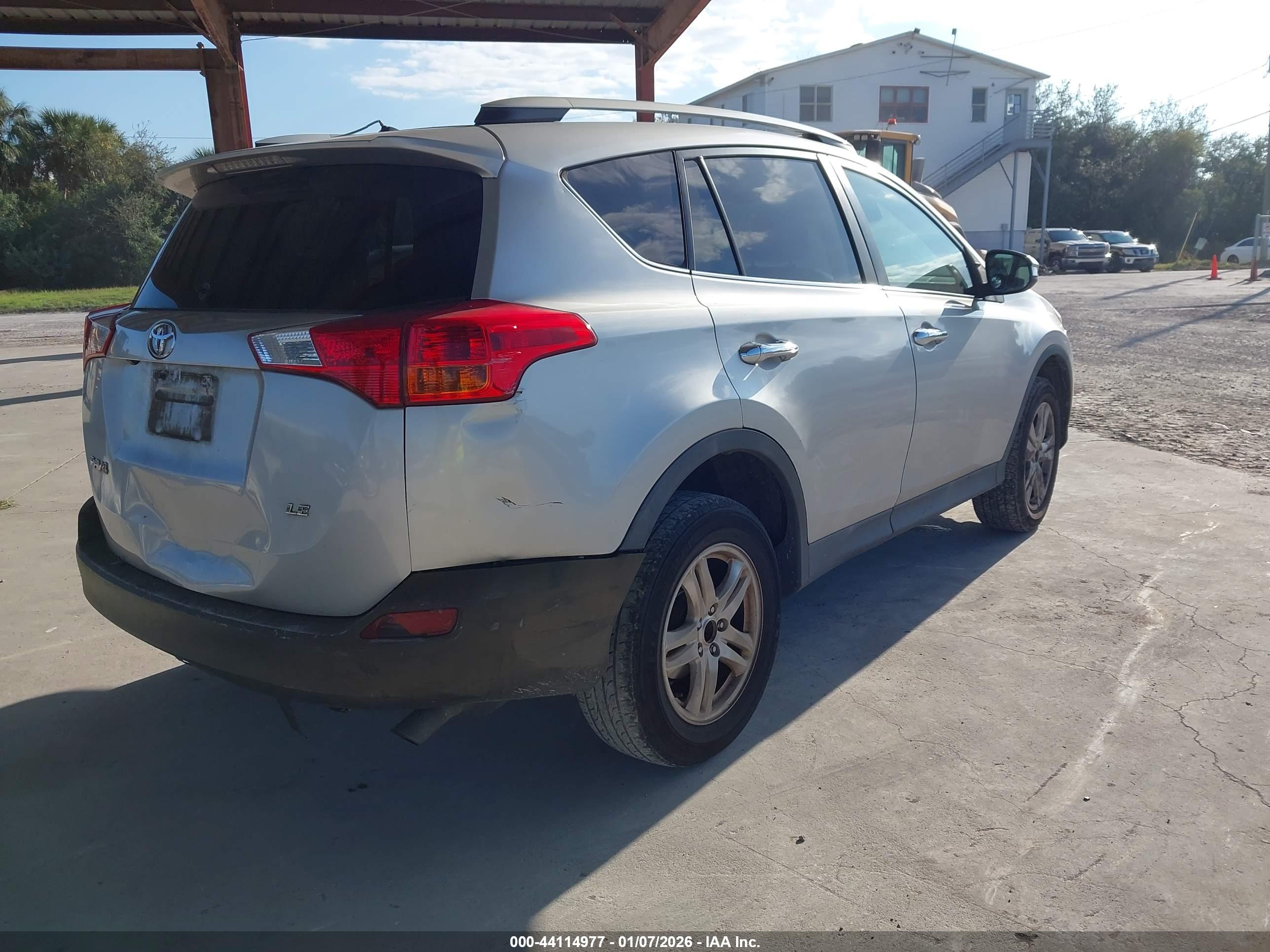 TOYOTA RAV4 image 4