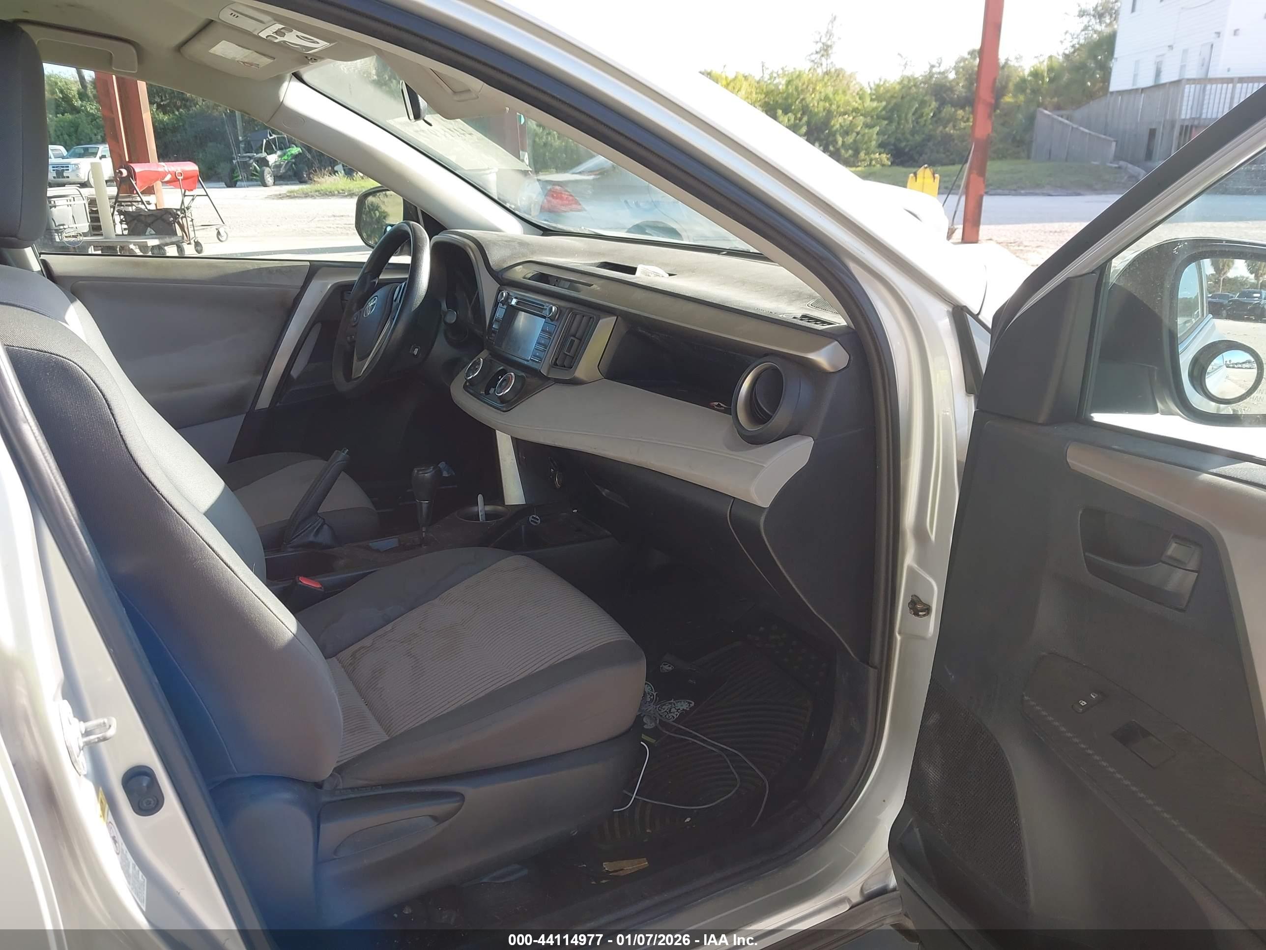 TOYOTA RAV4 image 5